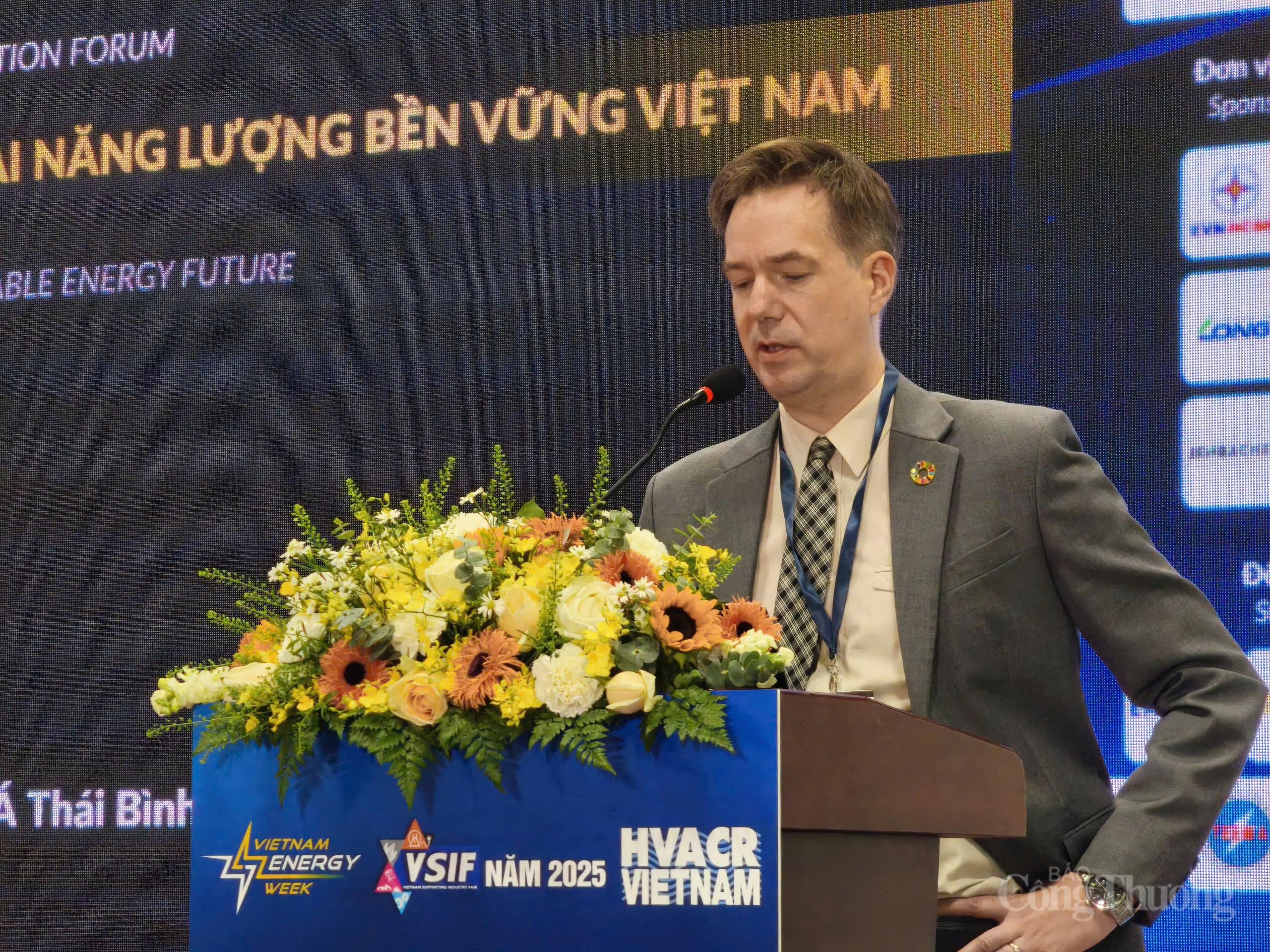 Cộng đồng quốc tế nói gì về Tuần lễ Năng lượng Việt Nam 2025?