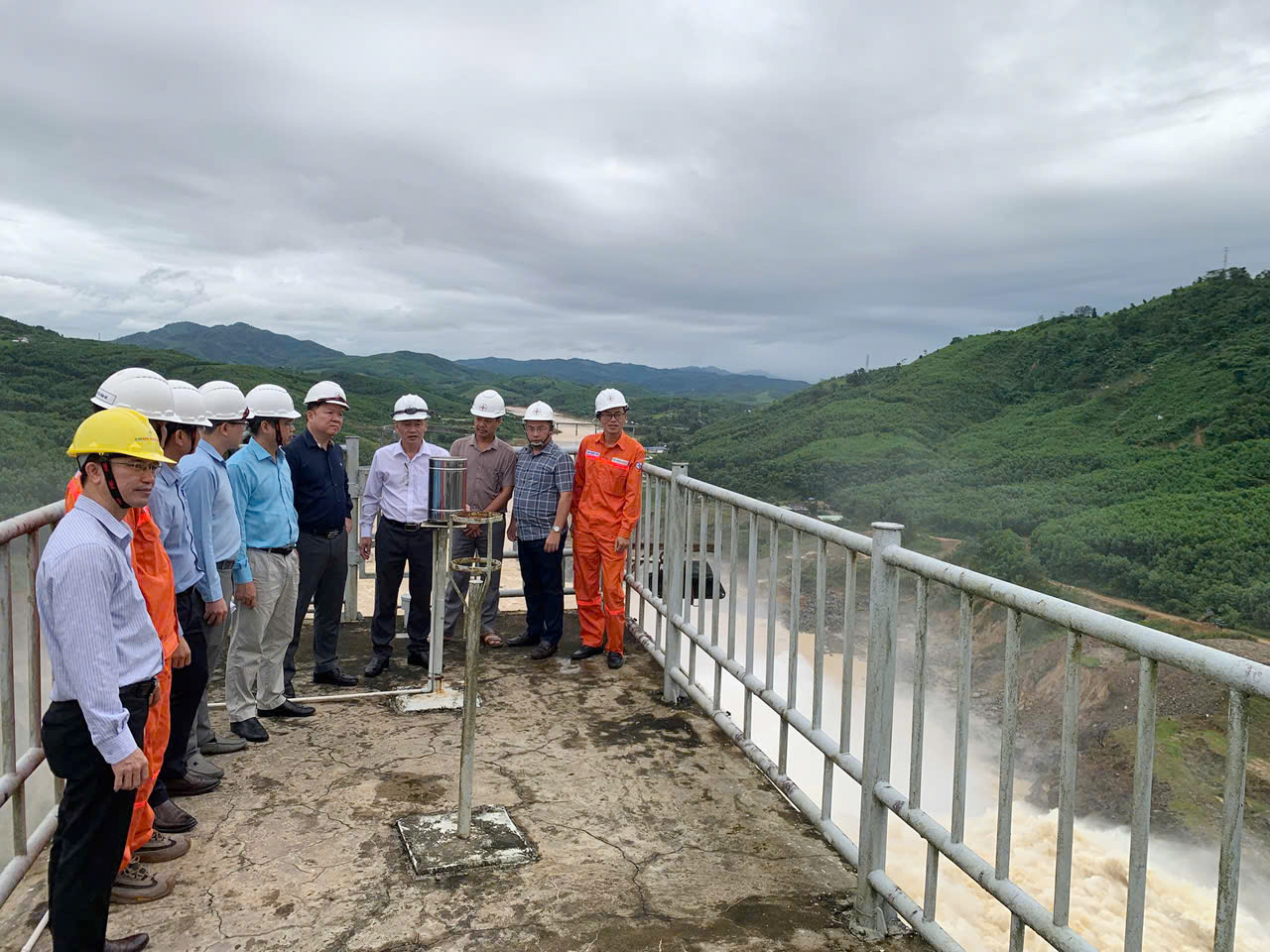 Bộ Công Thương chủ động ứng phó, khẩn trương khắc phục mưa lũ Trung Bộ