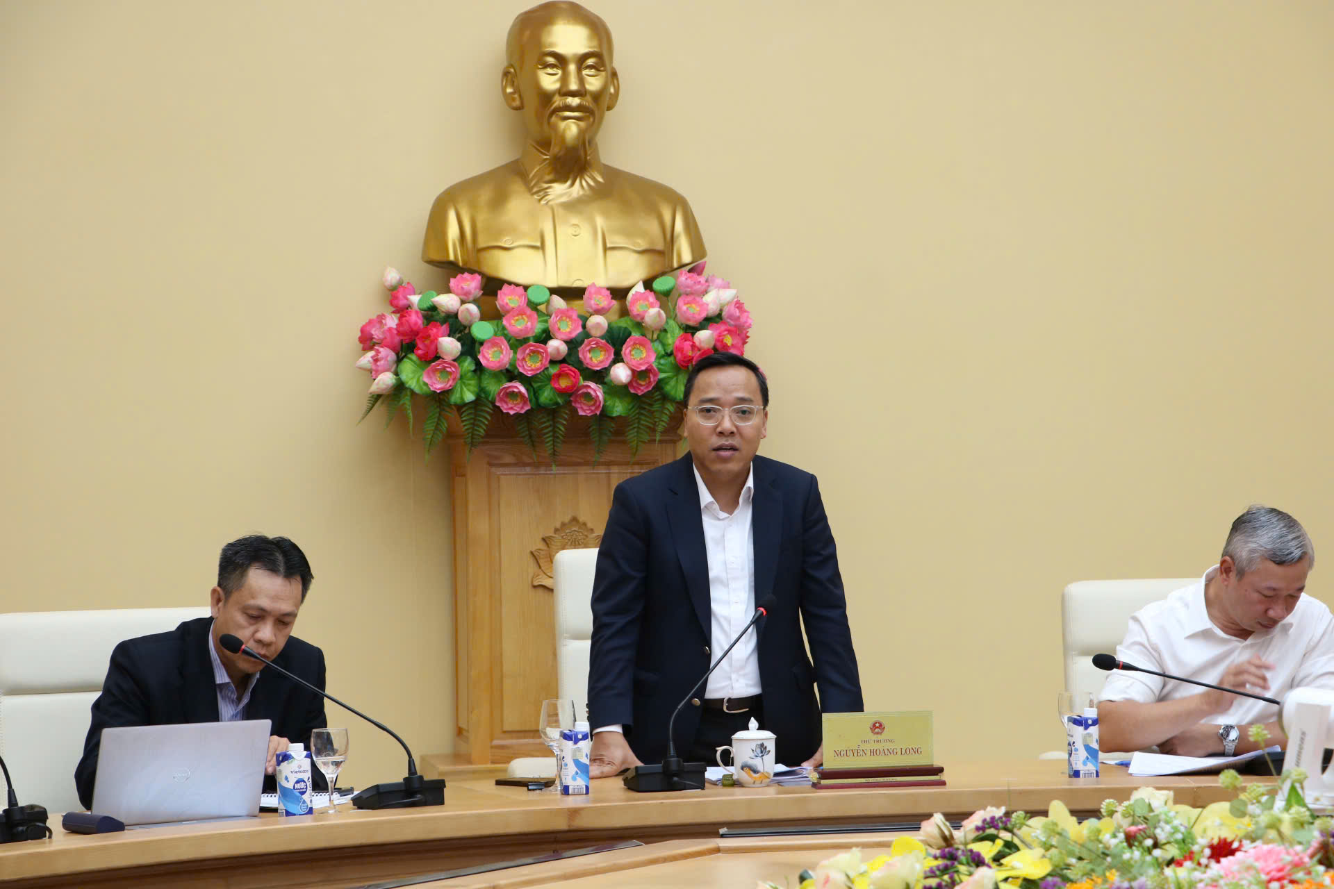 Tiếp tục tinh thần 'vừa chạy vừa xếp hàng' trong triển khai Nghị quyết 70