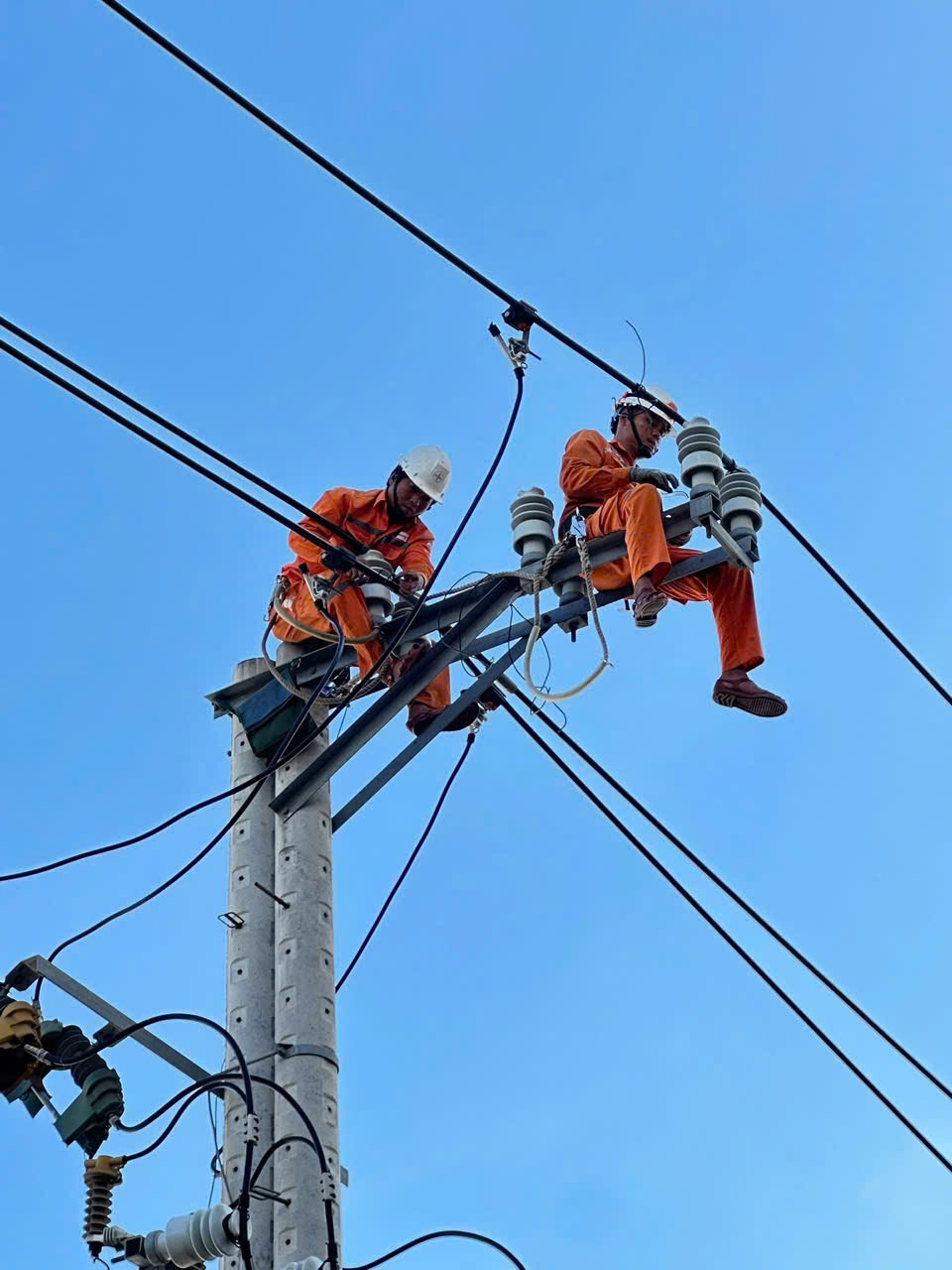 Thêm 1.000 nhân lực hỗ trợ Gia Lai, Đắk Lắk khôi phục lưới điện