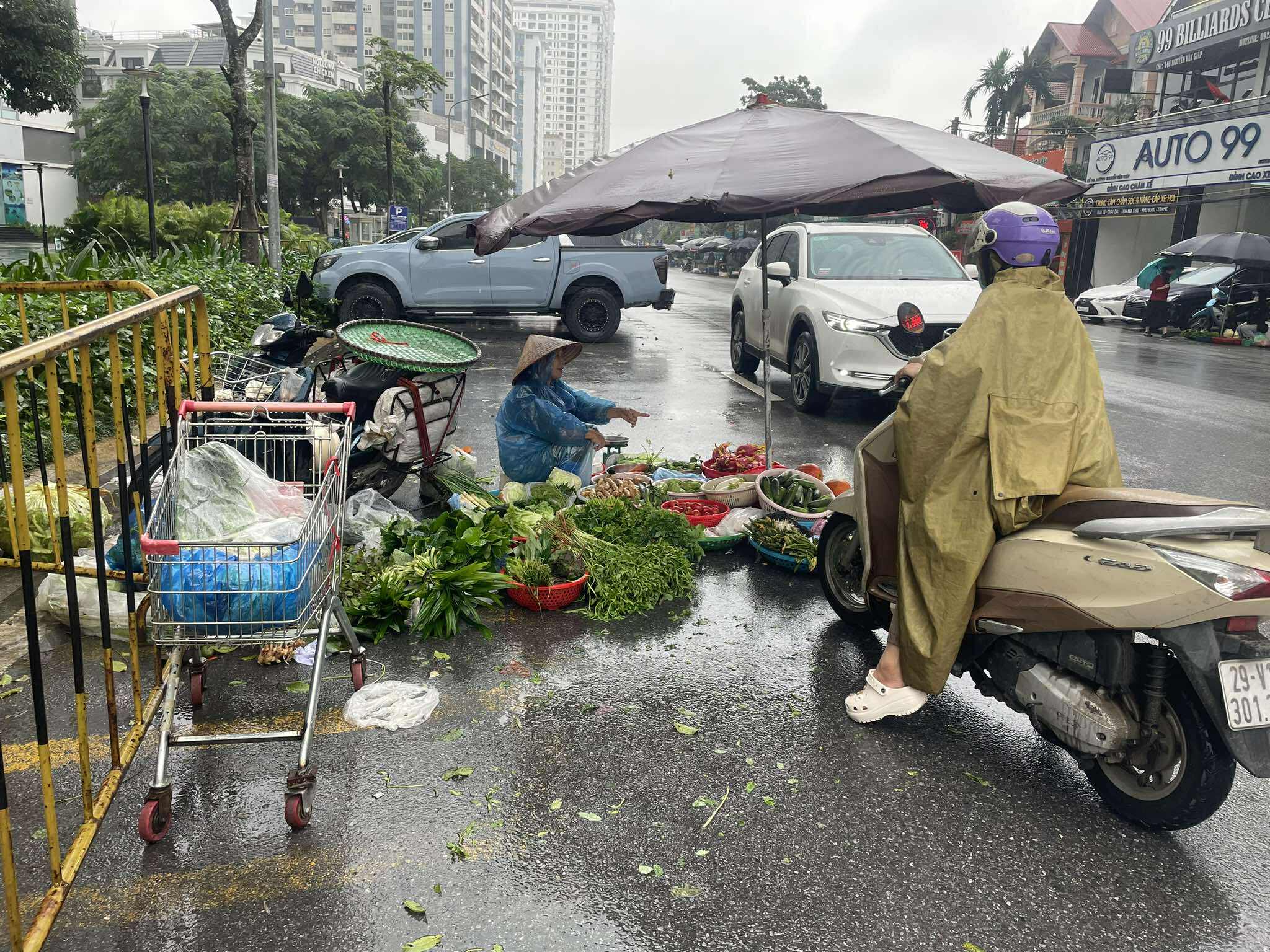 Hà Nội quyết liệt xử lý dứt điểm chợ cóc, chợ tạm