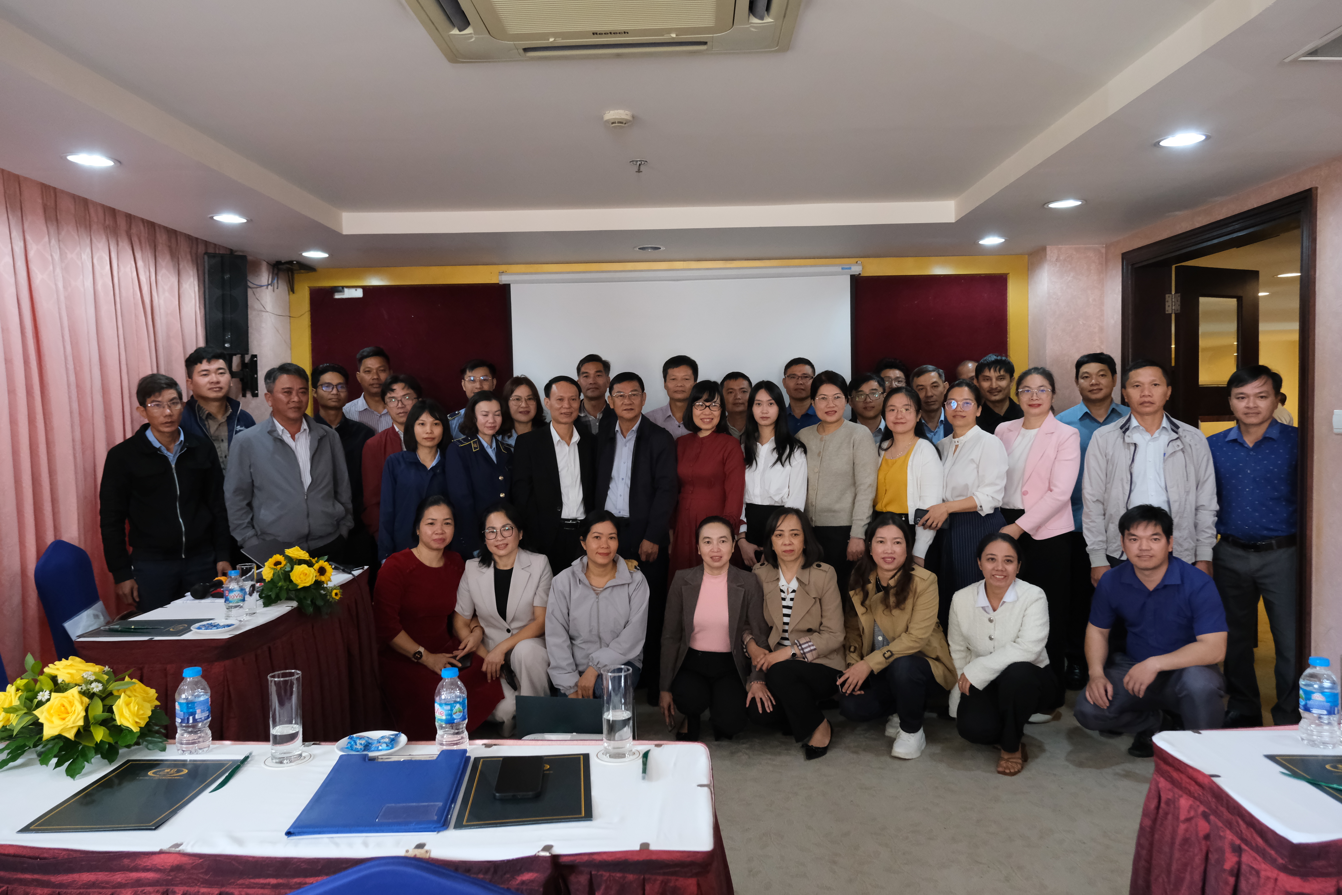 Bồi dưỡng năng lực quản lý thương mại vùng dân tộc thiểu số, miền núi