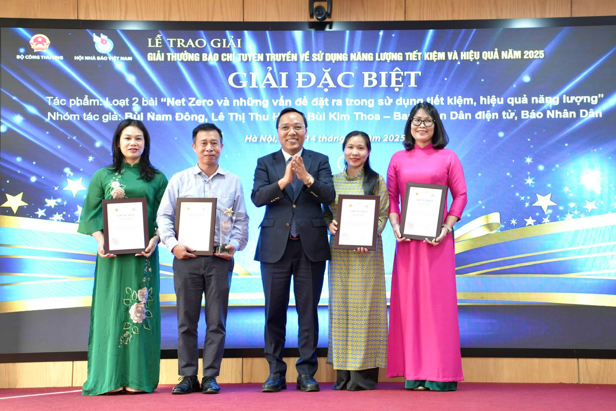 Chùm ảnh: Lễ trao Giải thưởng báo chí về sử dụng năng lượng tiết kiệm và hiệu quả