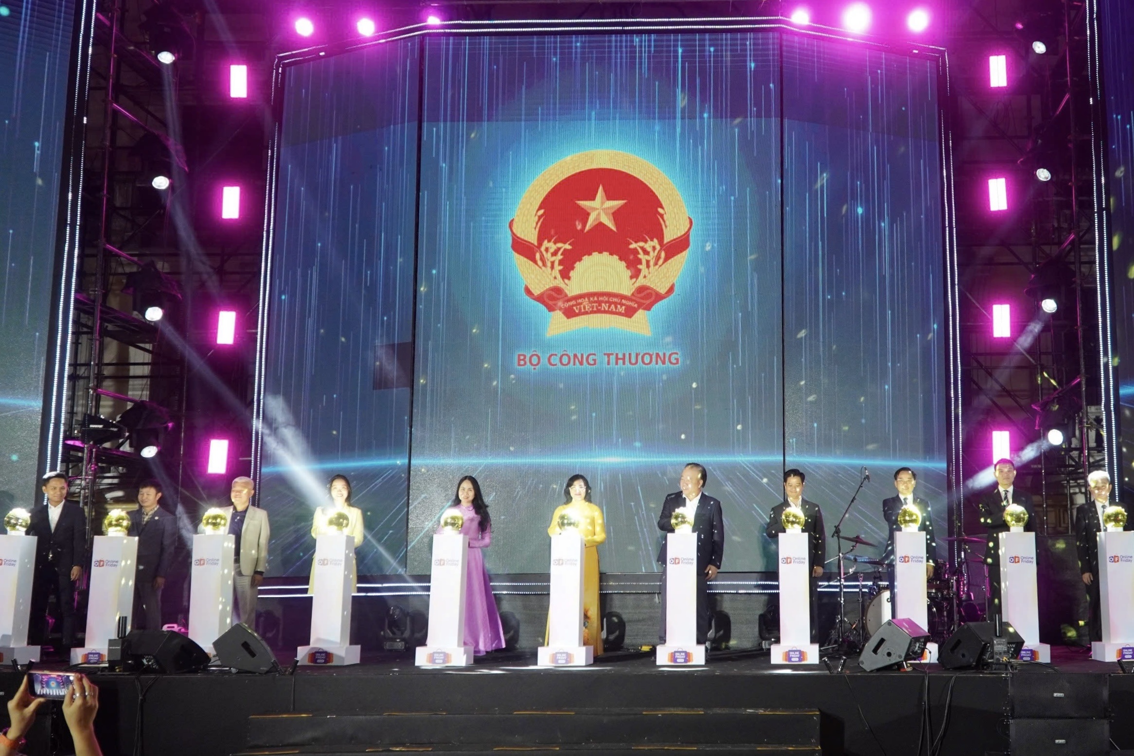 Online Friday 2025 lan tỏa niềm tin và trải nghiệm mua sắm trực tuyến