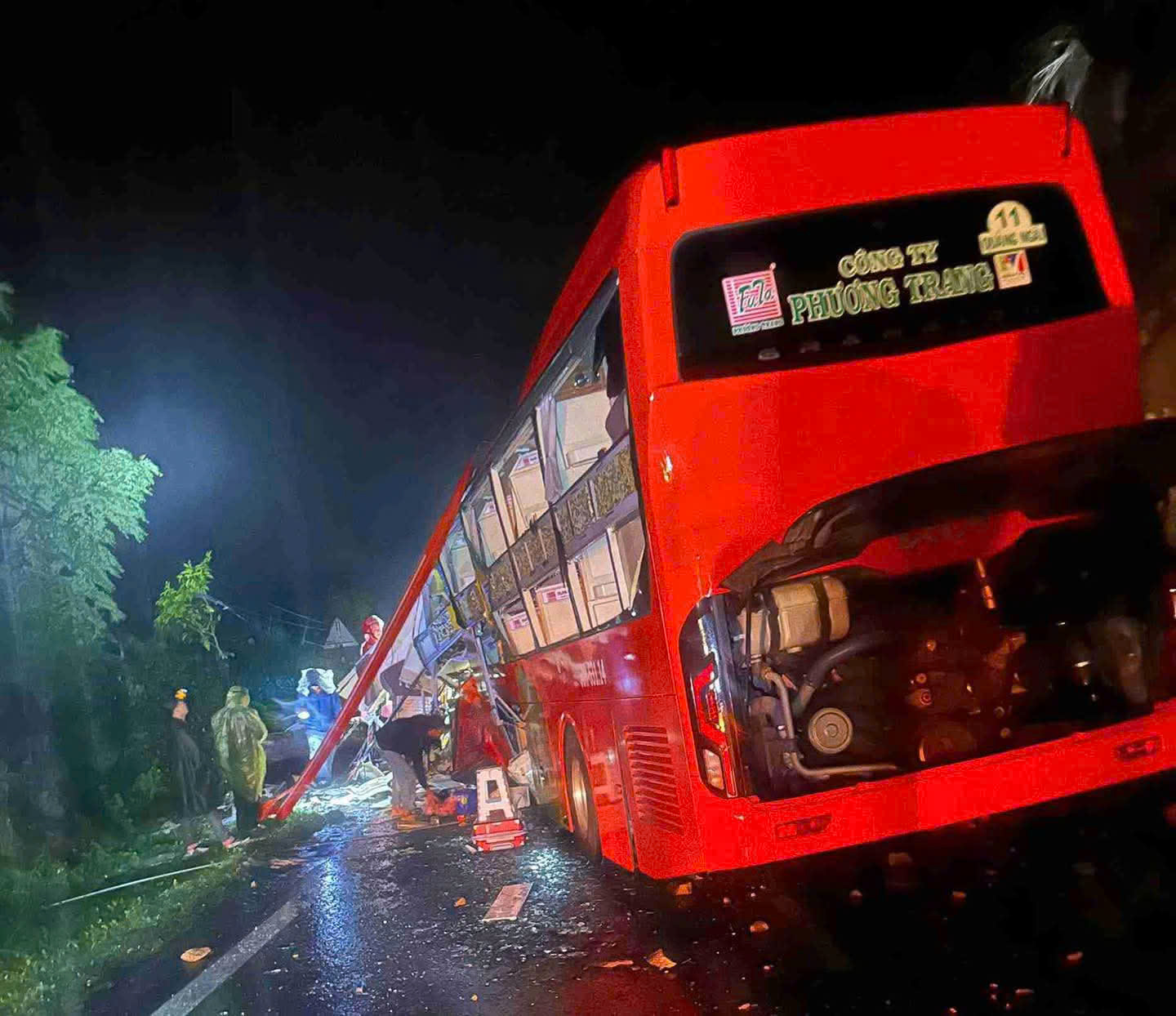 Khánh Hòa: Mưa lũ làm 7 người chết, nâng mức cảnh báo an toàn hồ đập