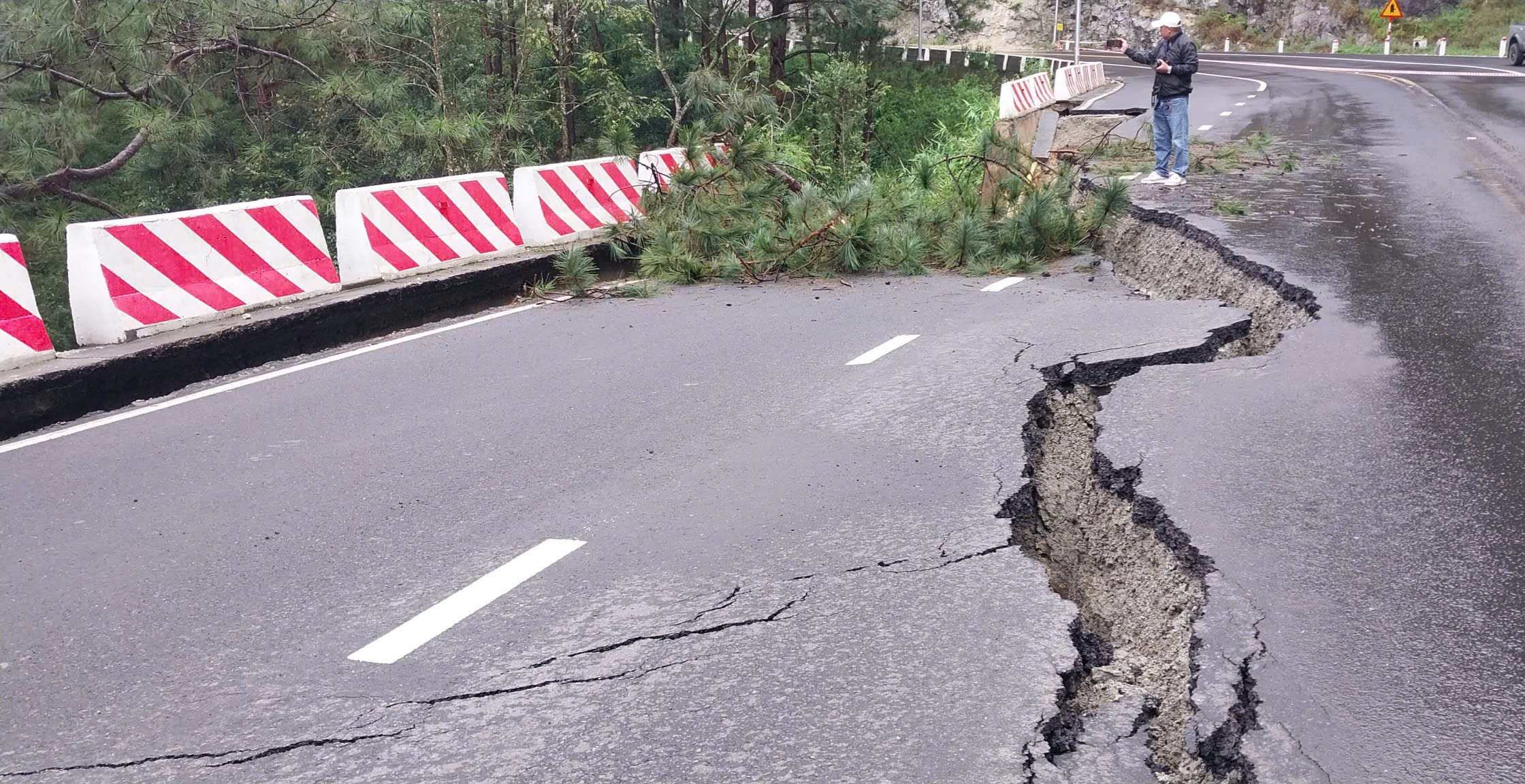 Lâm Đồng hỗ trợ tối đa cứu hộ vụ sạt lở nghiêm trọng đèo Khánh Lê