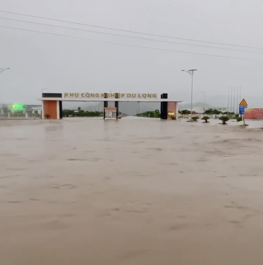 Miền Trung: Mưa lớn ngập lụt diện rộng, hơn 31.000 hộ dân mất điện