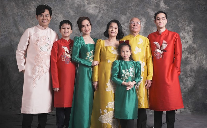 Màu sắc trang phục hợp mệnh ngày mùng 1 Tết để rước lộc trọn năm