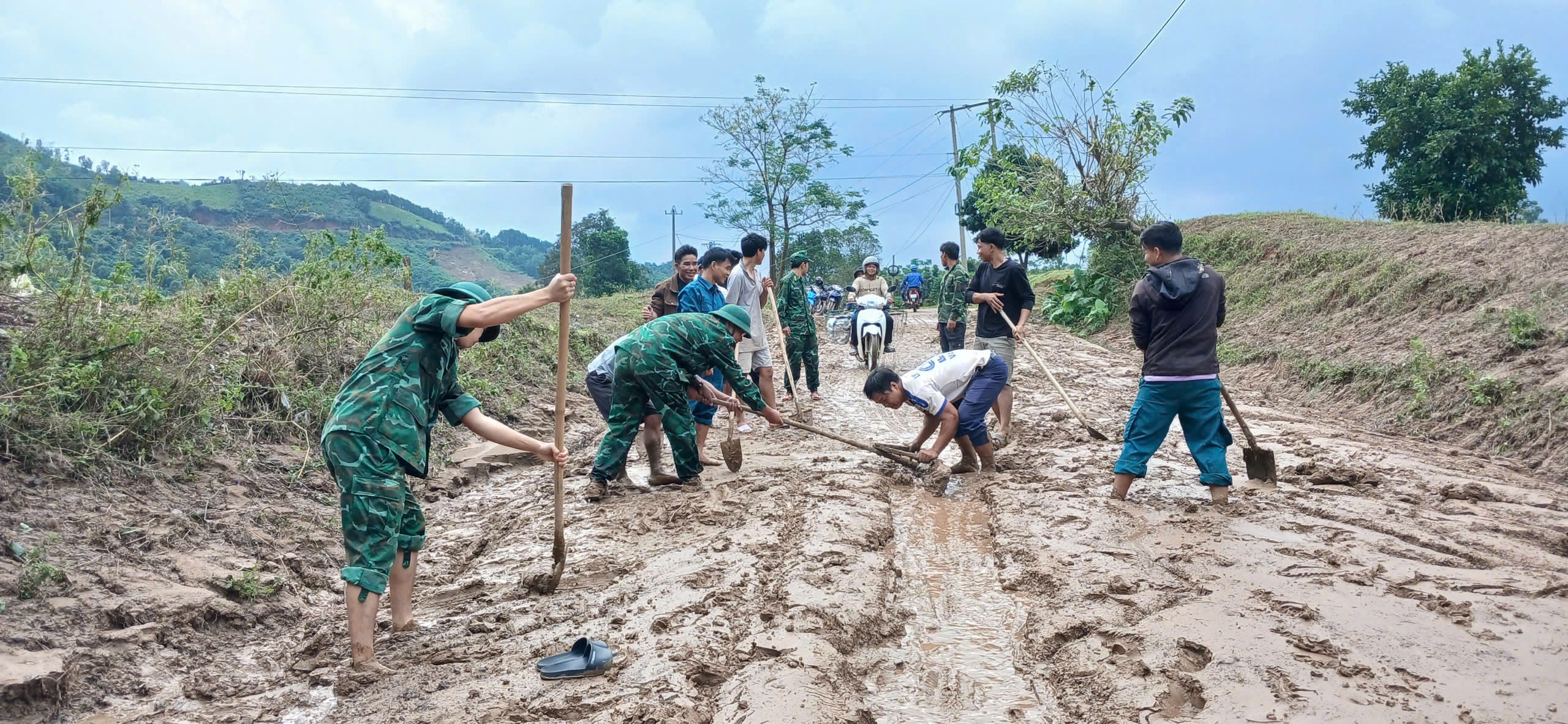Quảng Trị: Huy động lực lượng hỗ trợ nhân dân khắc phục hậu quả mưa lũ