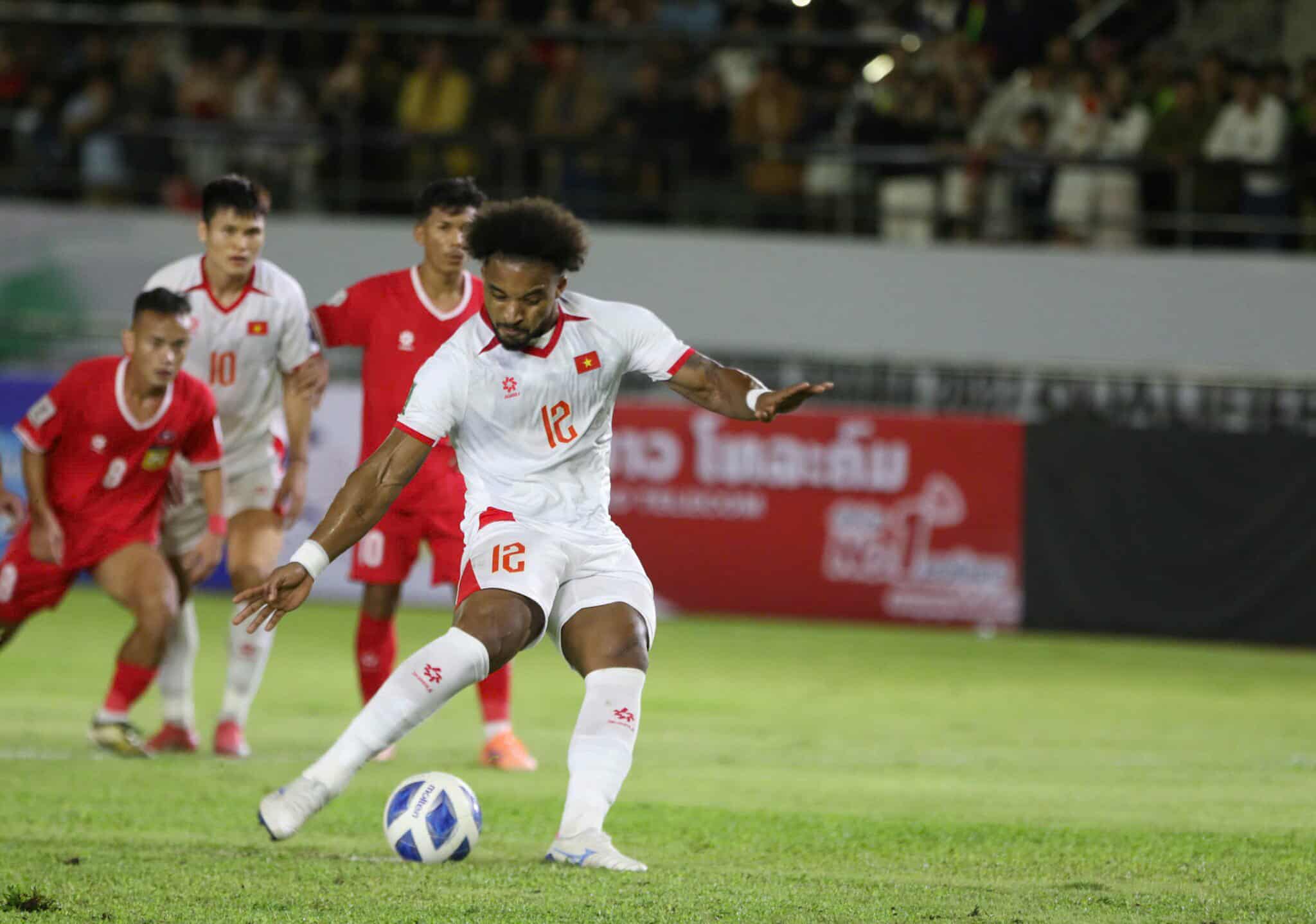 Việt Nam thắng Lào 2 - 0: Xuân Son toả sáng, Tuấn Hải ghi siêu phẩm