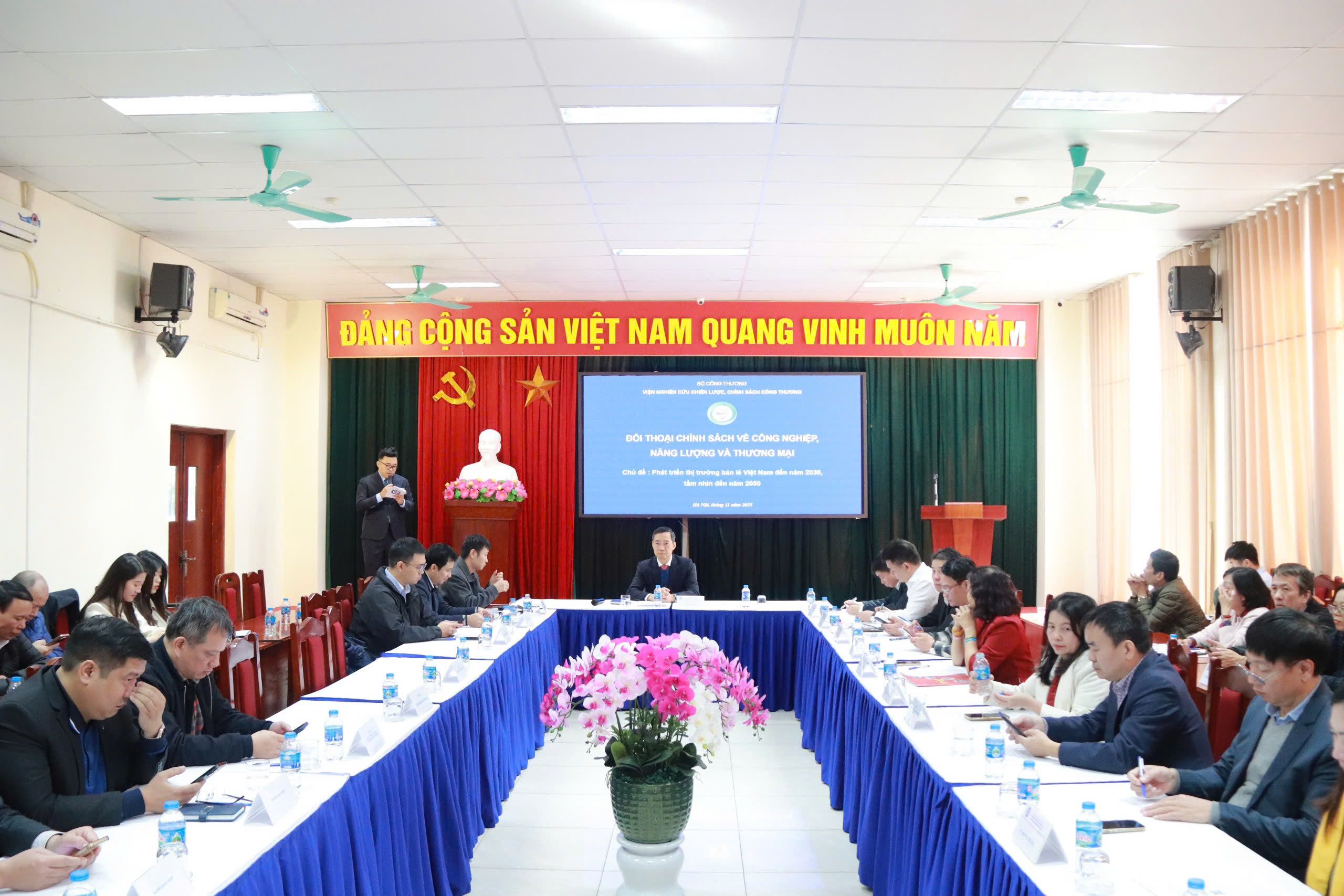 Tọa đàm phát triển thị trường bán lẻ Việt Nam đến năm 2030