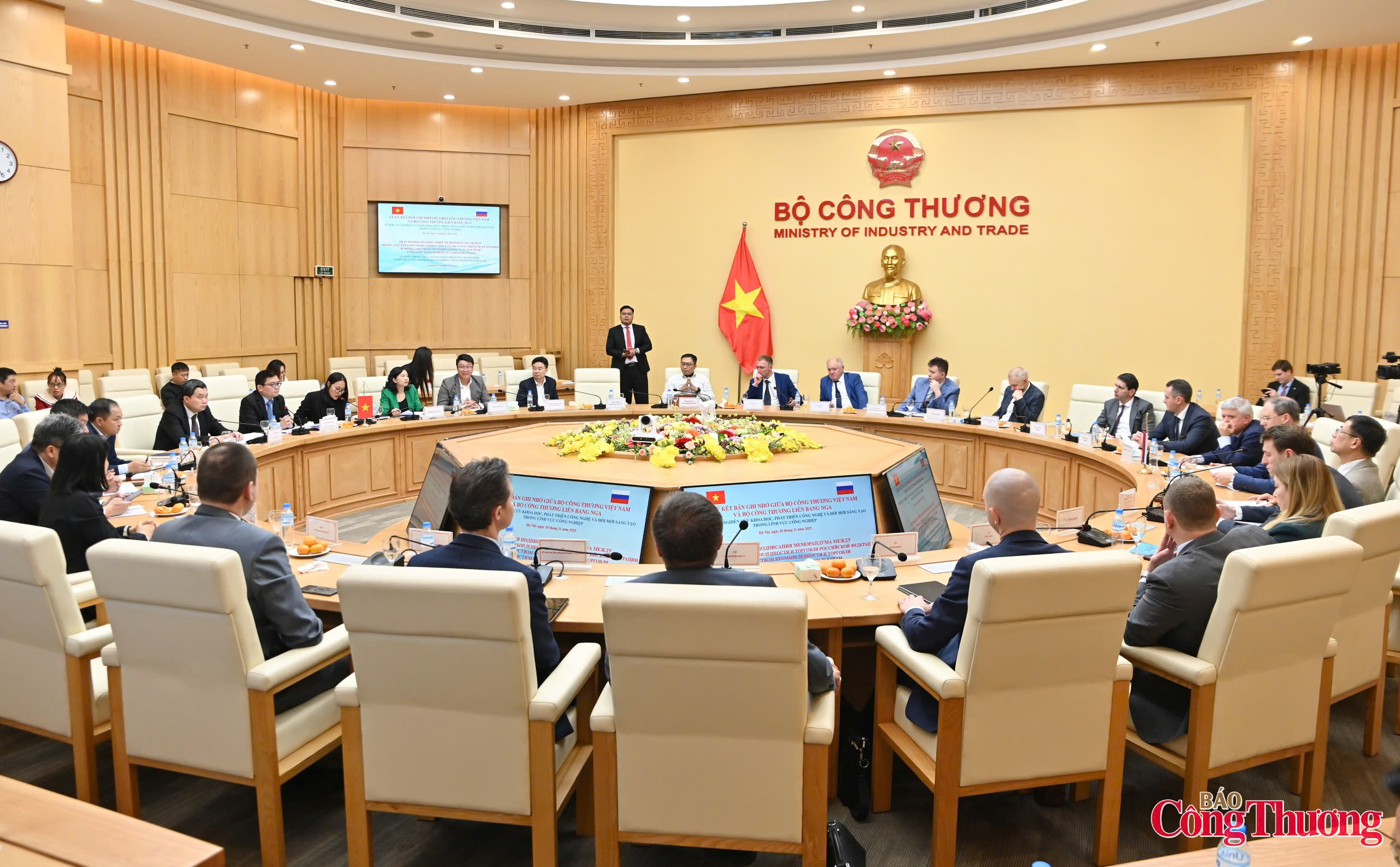 Chùm ảnh: Họp Tiểu ban hợp tác về công nghiệp Việt Nam - Liên bang Nga 