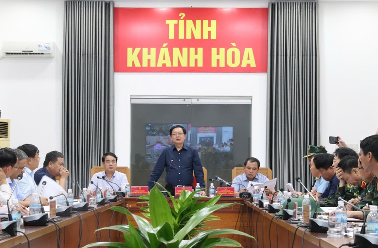 Phó Thủ tướng Chính phủ: Phải hành động nhanh nhất để cứu dân