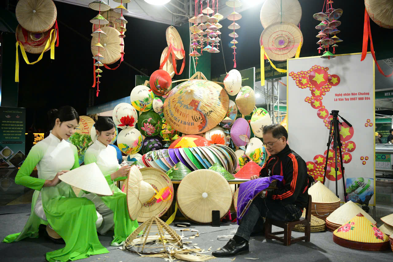 Hà Nội: Khai mạc Triển lãm sản phẩm OCOP, làng nghề xã Thanh Oai