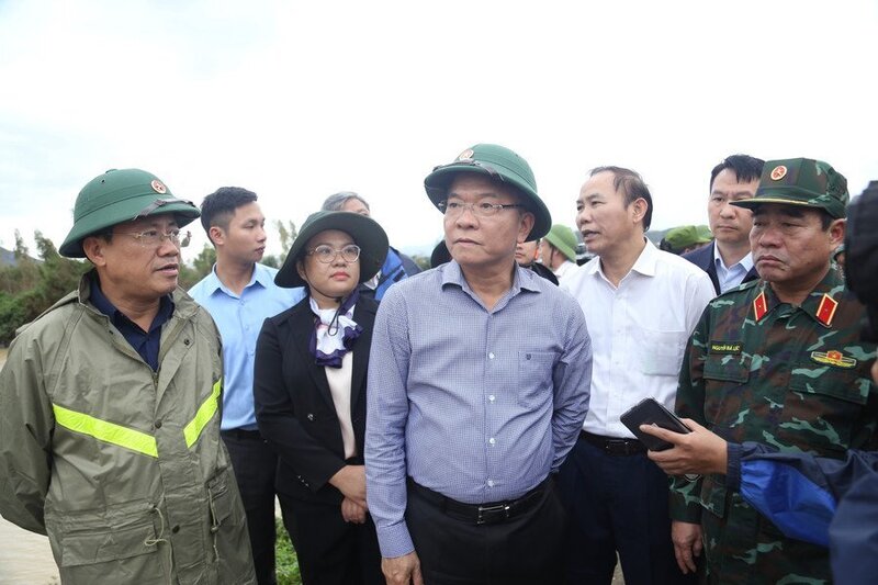Phó Thủ tướng kiểm tra công tác khắc phục hậu quả mưa lũ tại Gia Lai 