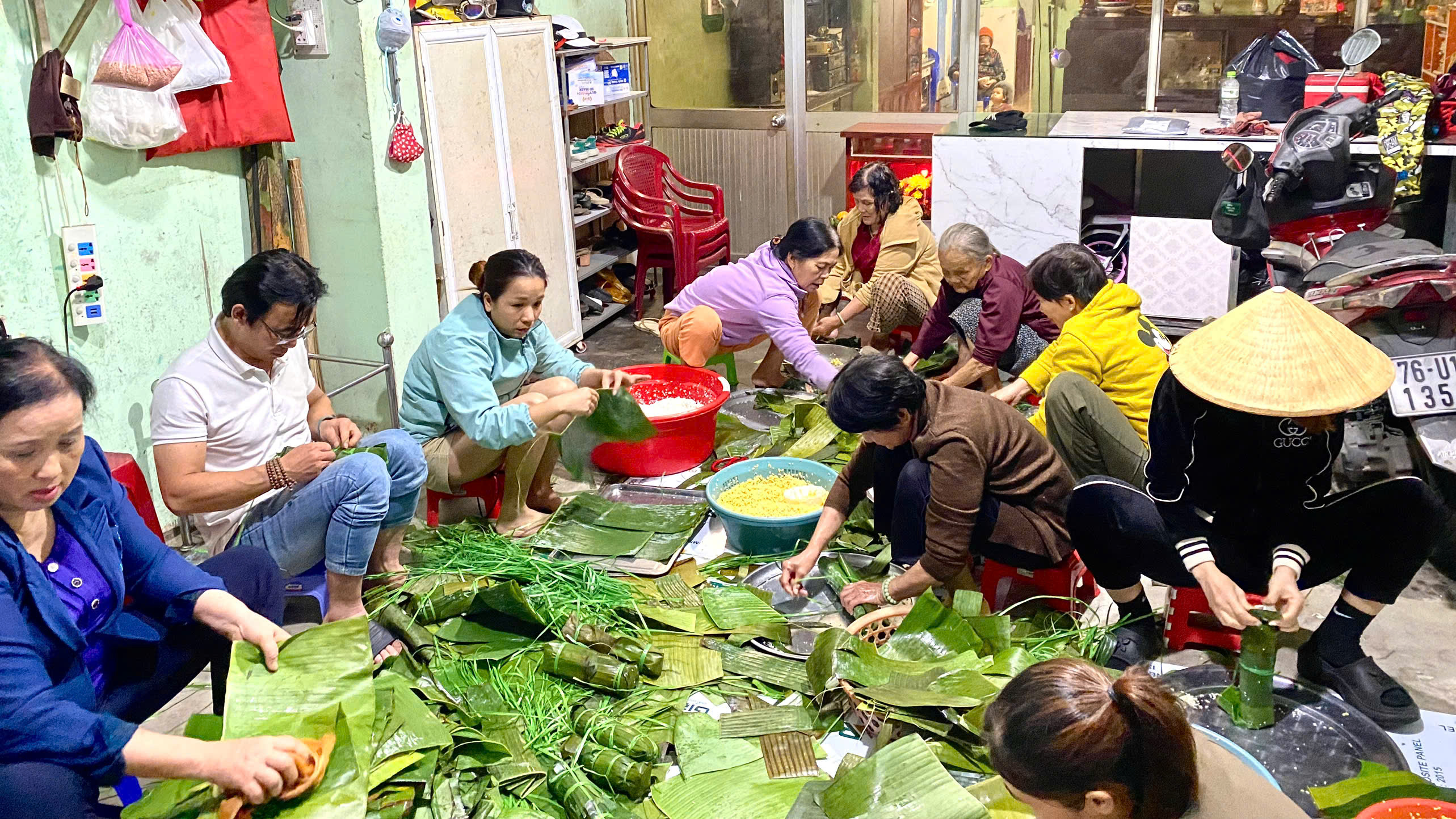 Quảng Ngãi: Vùng sạt lở chi viện cho vùng ngập lũ