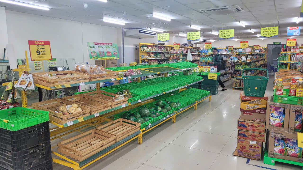 Đắk Lắk: Nước uống đóng chai khan hiếm, rau xanh đắt hàng