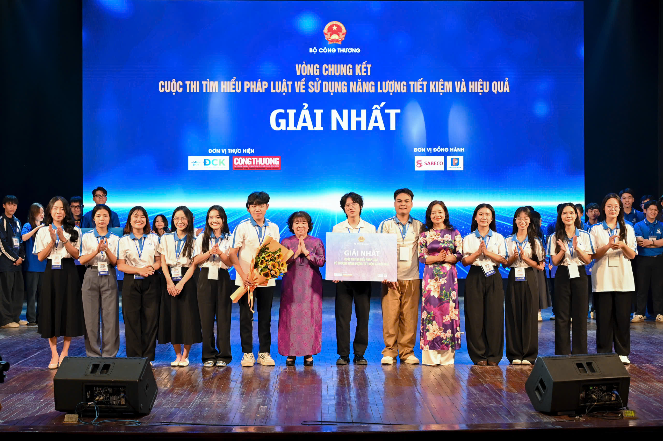 UNETI đoạt Quán quân cuộc thi tìm hiểu pháp luật về sử dụng năng lượng