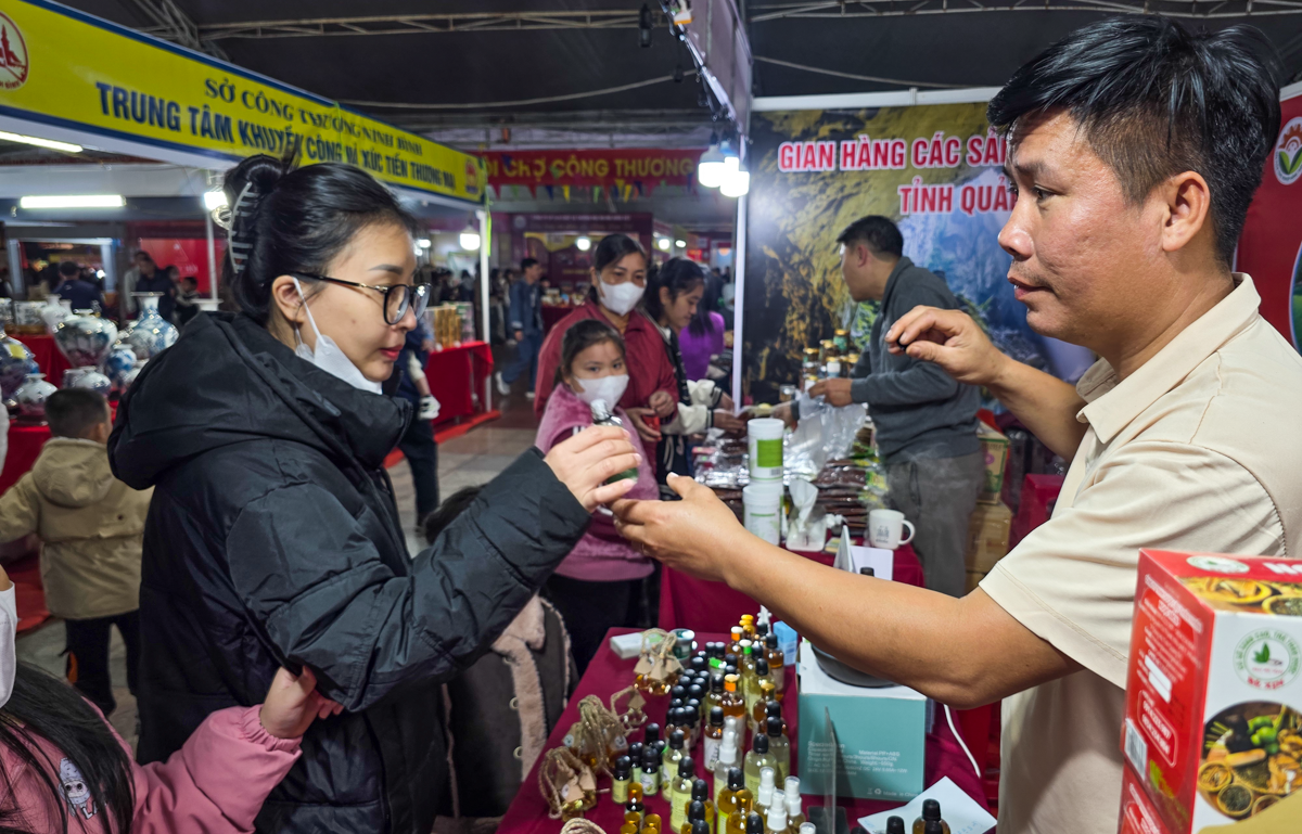 Sản phẩm của tỉnh Quảng Trị ‘cháy hàng’ tại Hội chợ Công Thương Bắc Trung Bộ