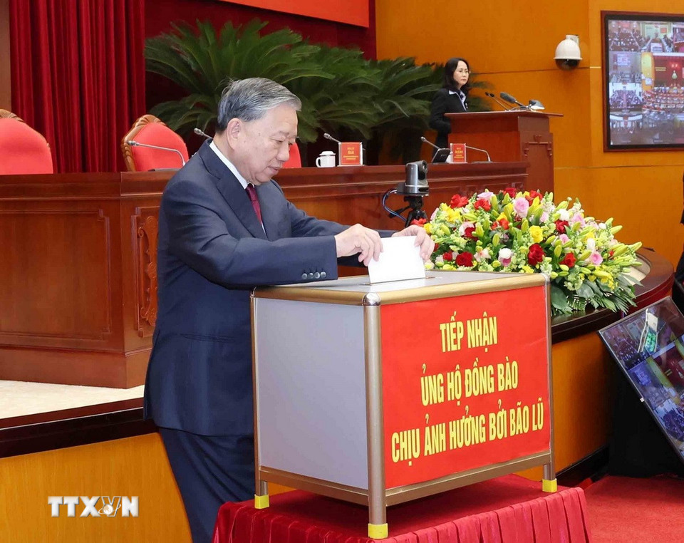 Tổng Bí thư Tô Lâm và các lãnh đạo ủng hộ đồng bào bão lũ