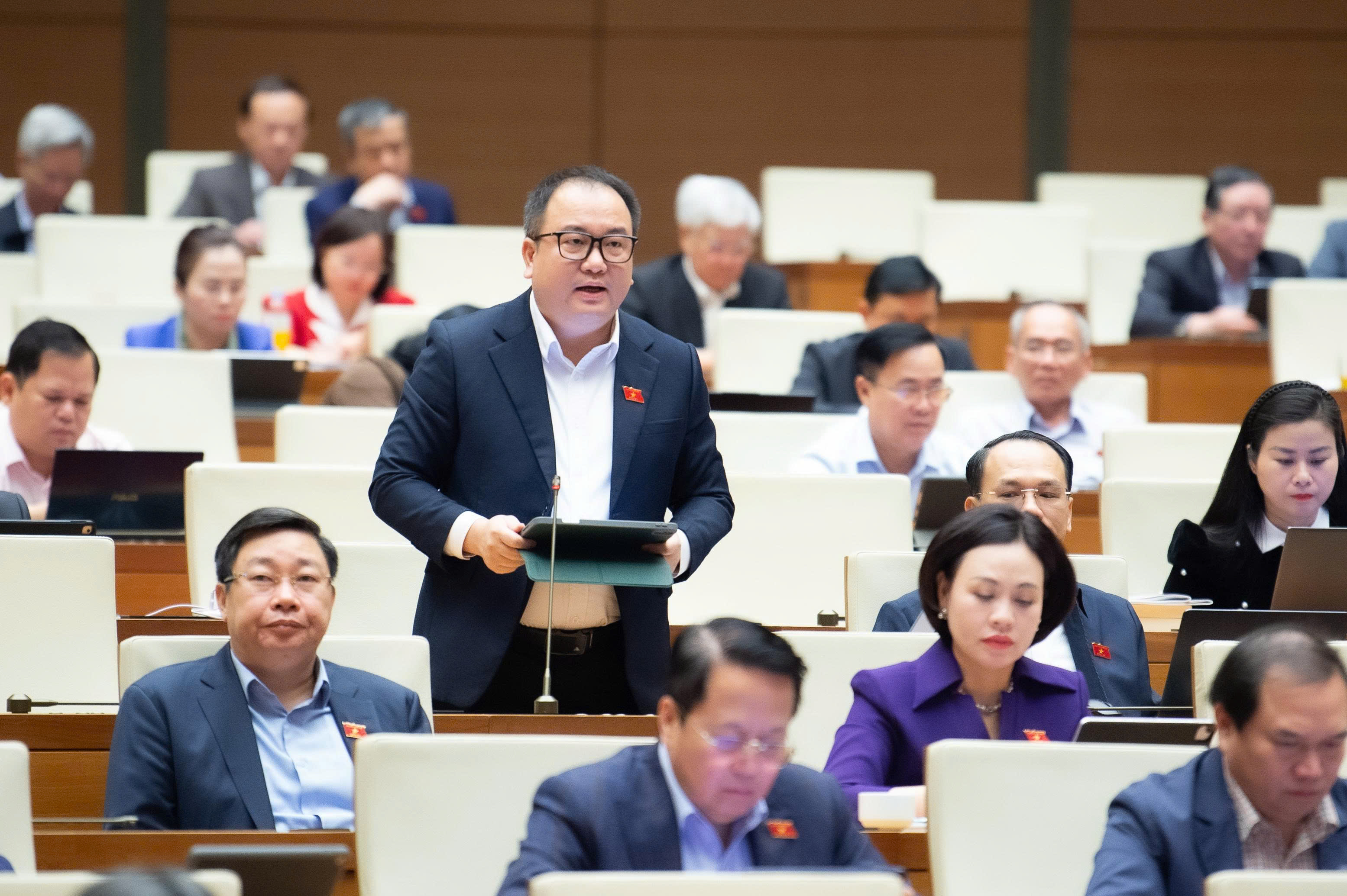 Đại biểu Quốc hội đề nghị 'Bảo hộ AI Việt' theo mô hình bảo vệ có điều kiện