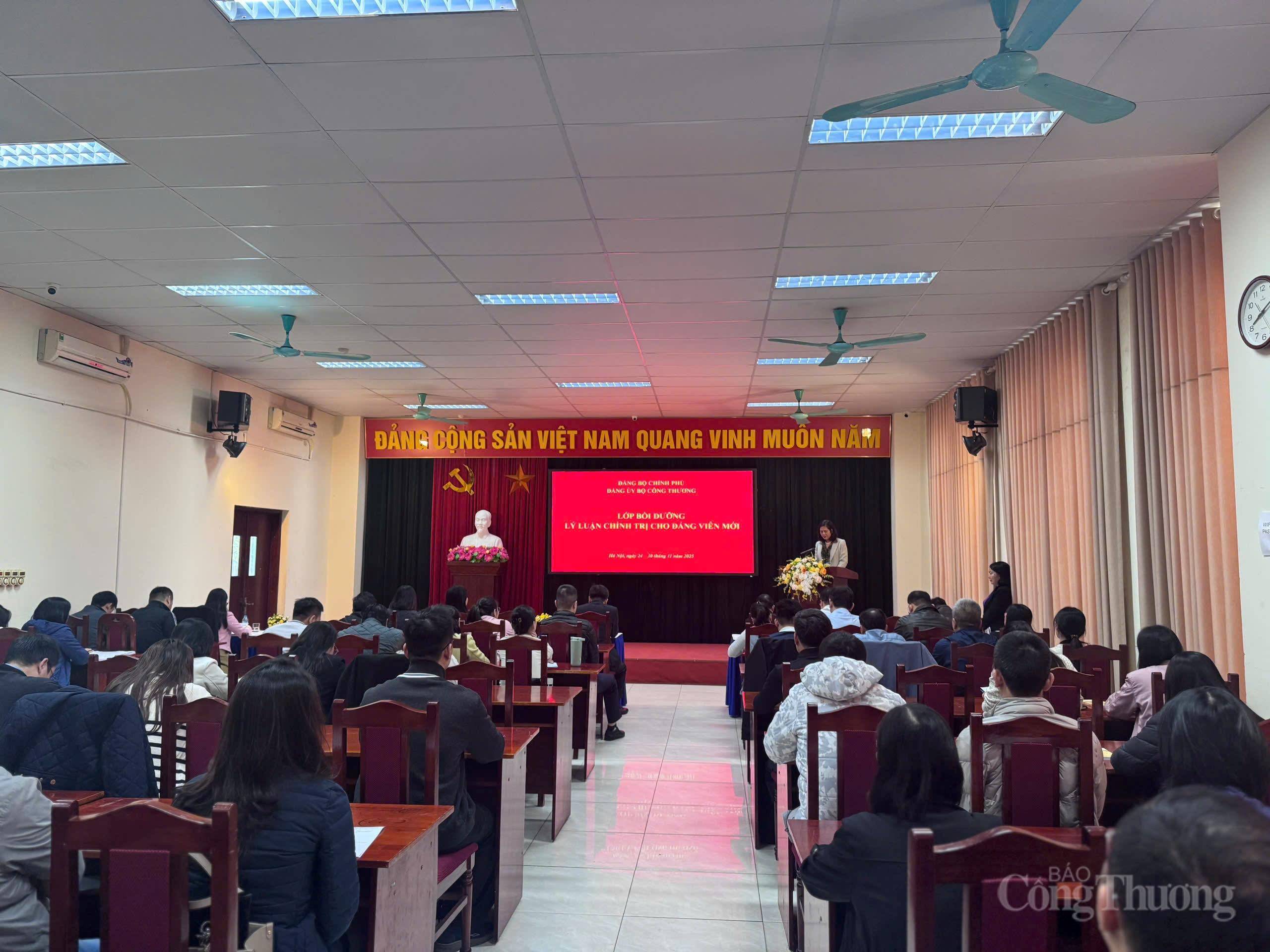 Bồi dưỡng lý luận chính trị: Công tác trọng tâm của ngành Công Thương