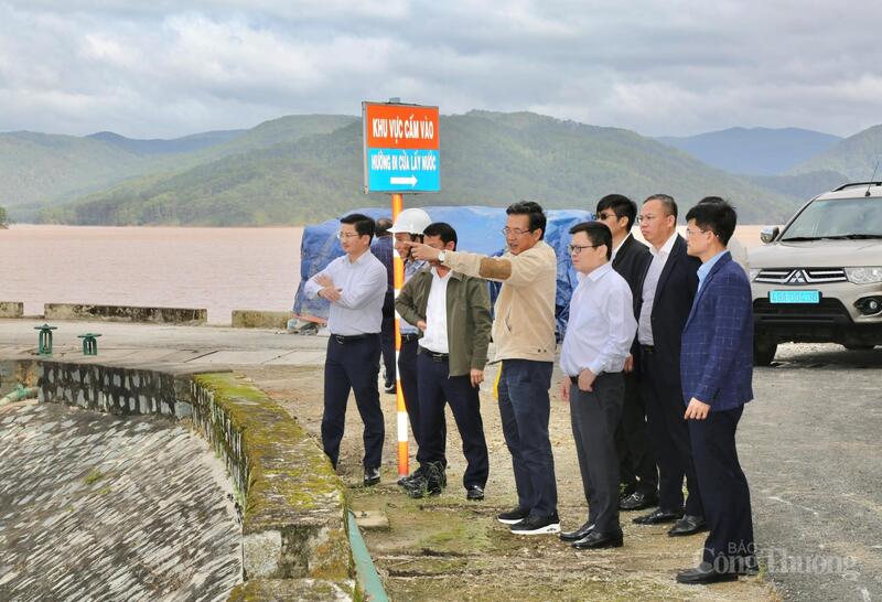 Thứ trưởng Trương Thanh Hoài kiểm tra an toàn hồ thủy điện tại Lâm Đồng