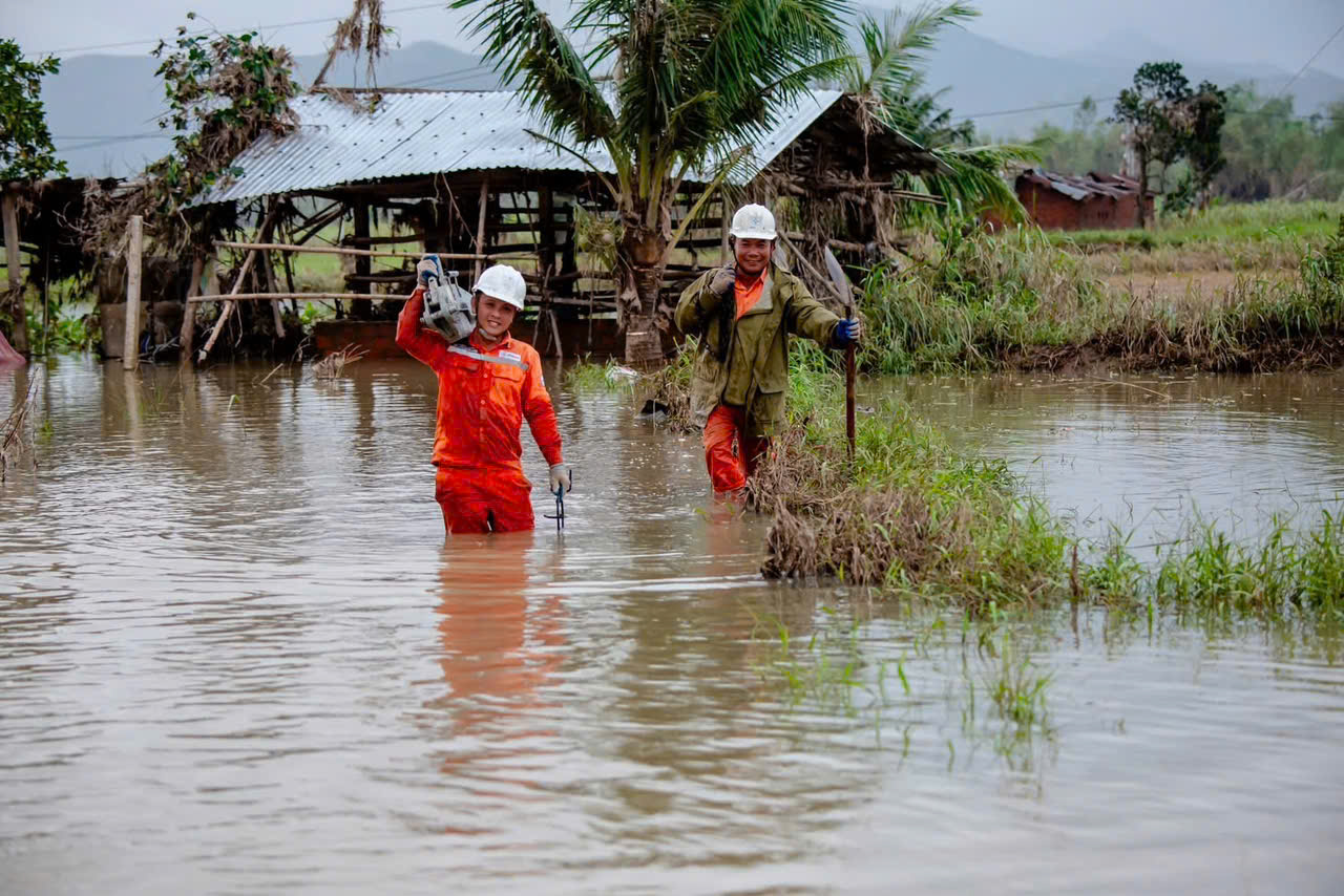 Cơ bản hoàn thành khôi phục cấp điện cho khu vực miền Trung 
