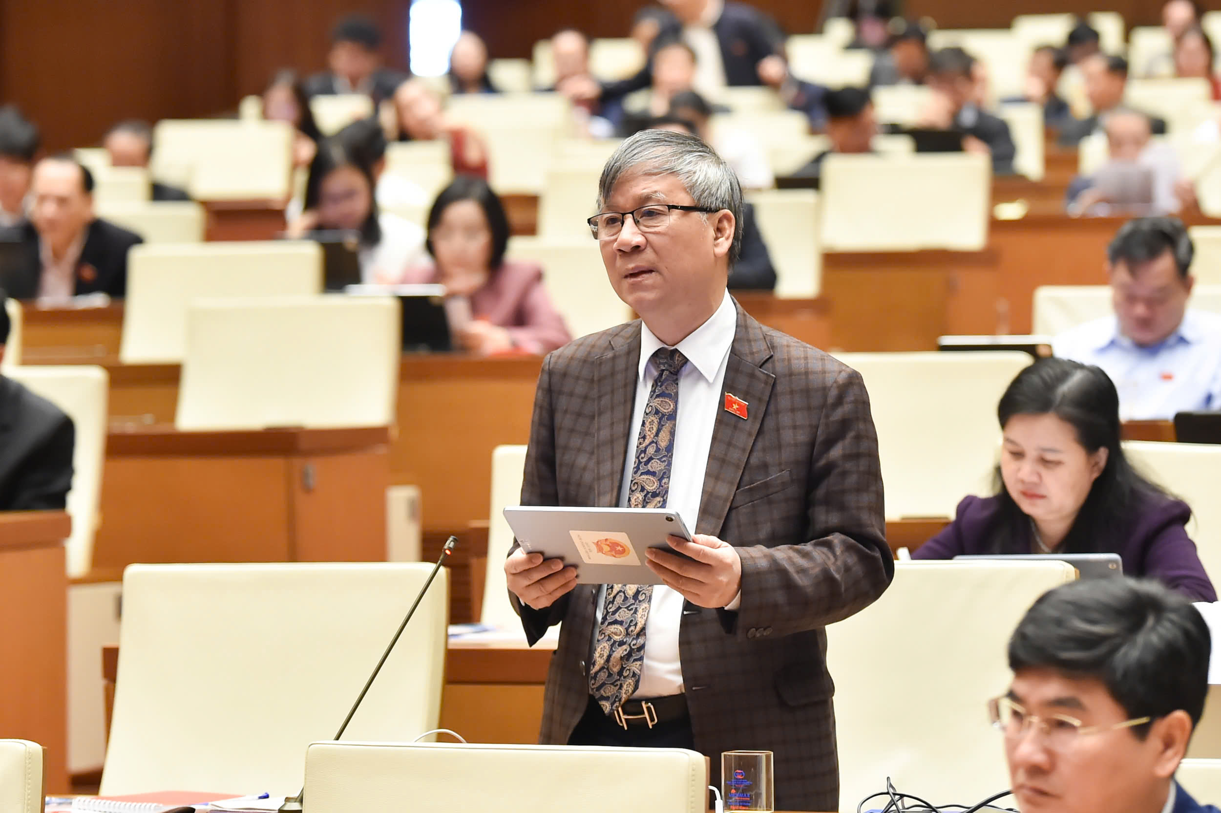 Đại biểu Quốc hội đồng tình cấm sản xuất, kinh doanh thuốc lá điện tử, nung nóng