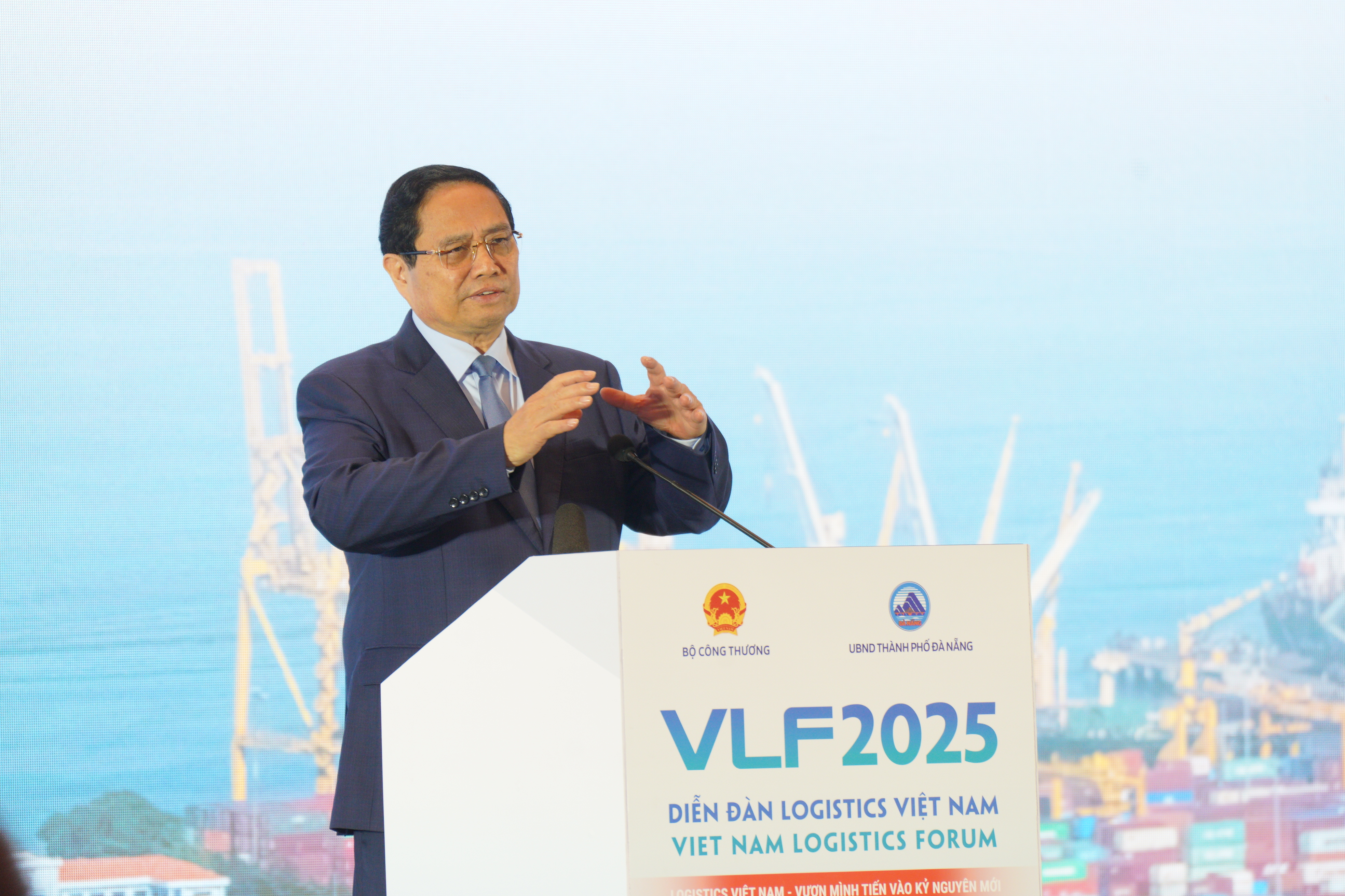 Kéo giảm chi phí, kết nối logistics Việt Nam với thế giới