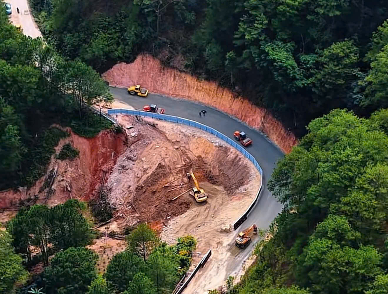Đèo Mimosa Đà Lạt thông xe sau 10 ngày sạt lở do mưa lũ
