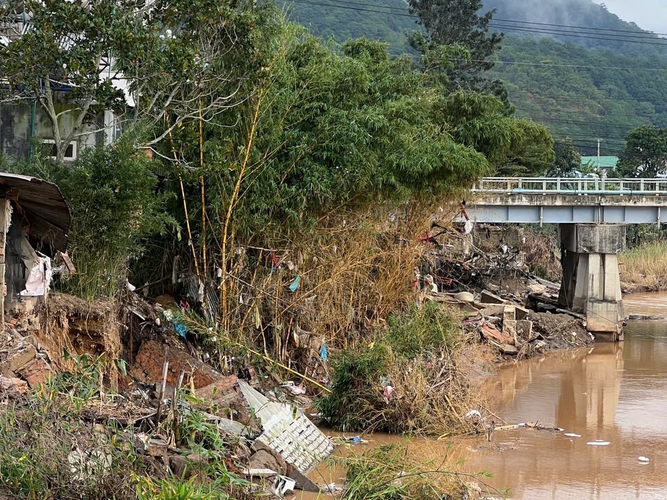 Lâm Đồng khẩn cấp di dời nhiều hộ dân khỏi điểm sạt lở mới tại D’ran