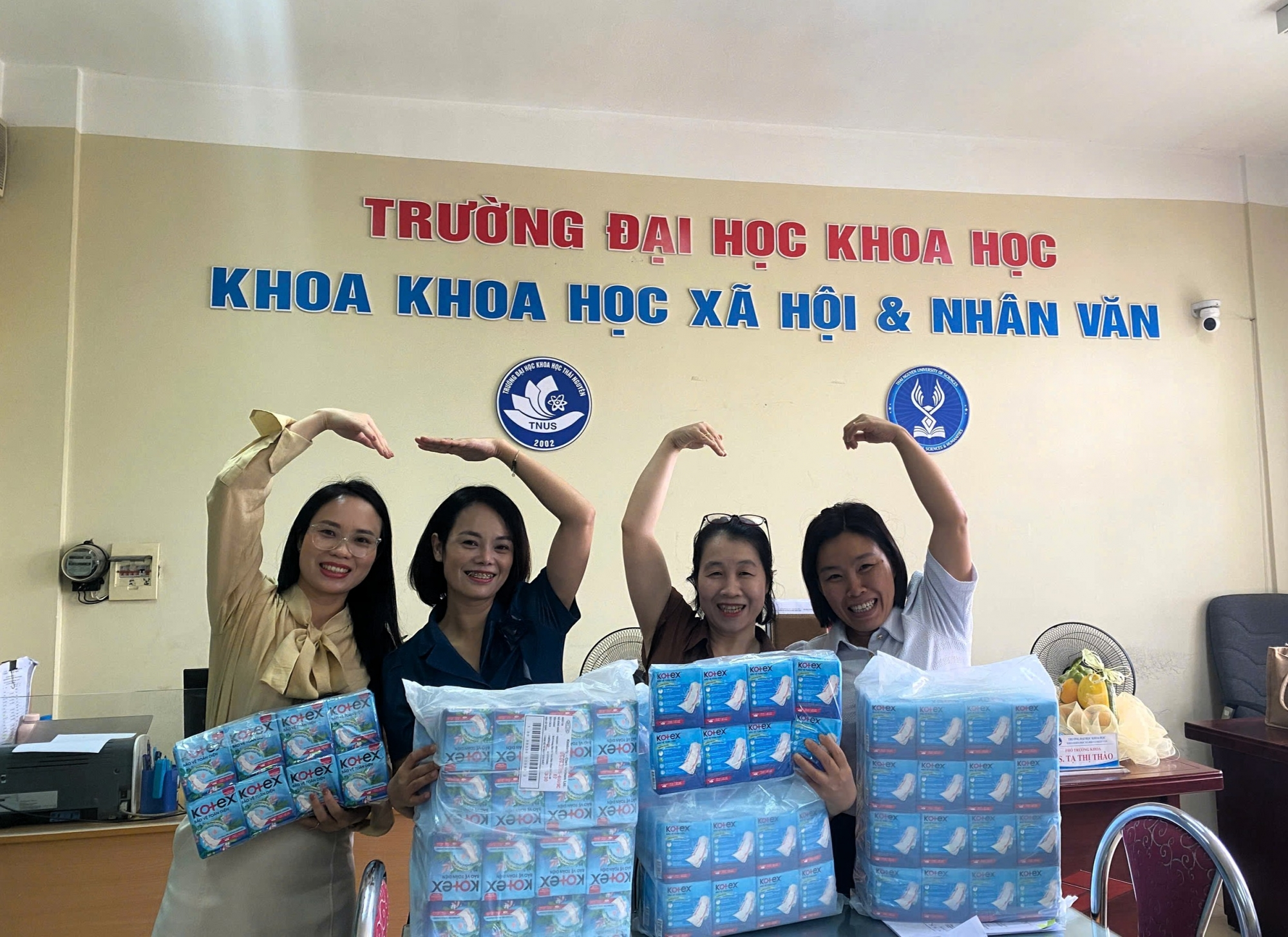 13.000 phần quà hỗ trợ phụ nữ miền Bắc sau lũ