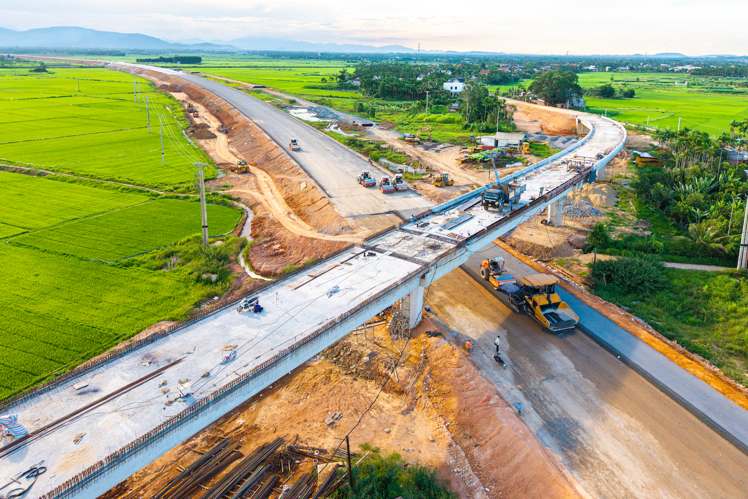 'Chạy nước rút' thi công, sẵn sàng thông xe tuyến cao tốc Quảng Ngãi - Hoài Nhơn