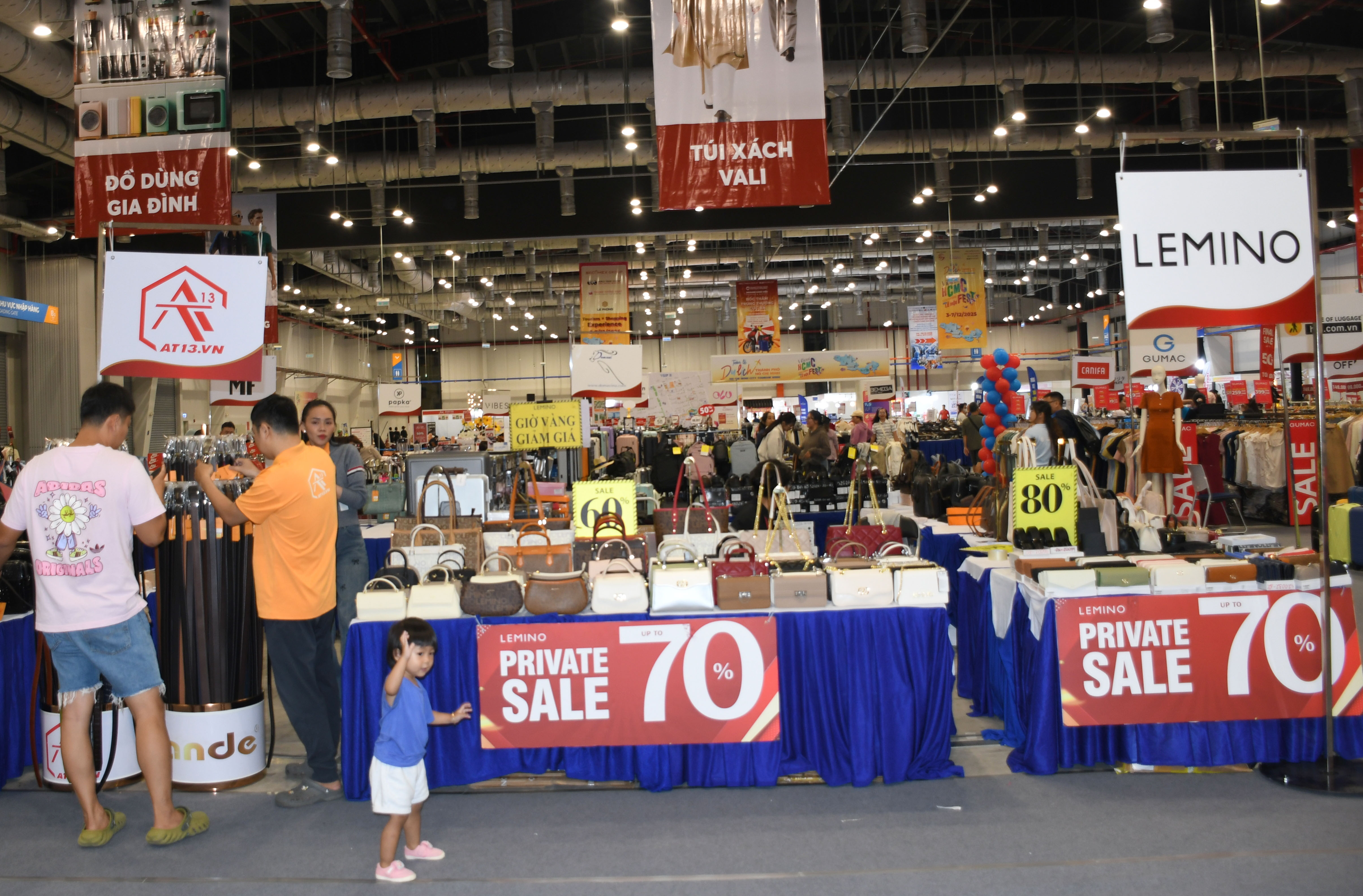 Thương mại,  dịch vụ chiếm khoảng 50% GRDP TP. Hồ Chí Minh