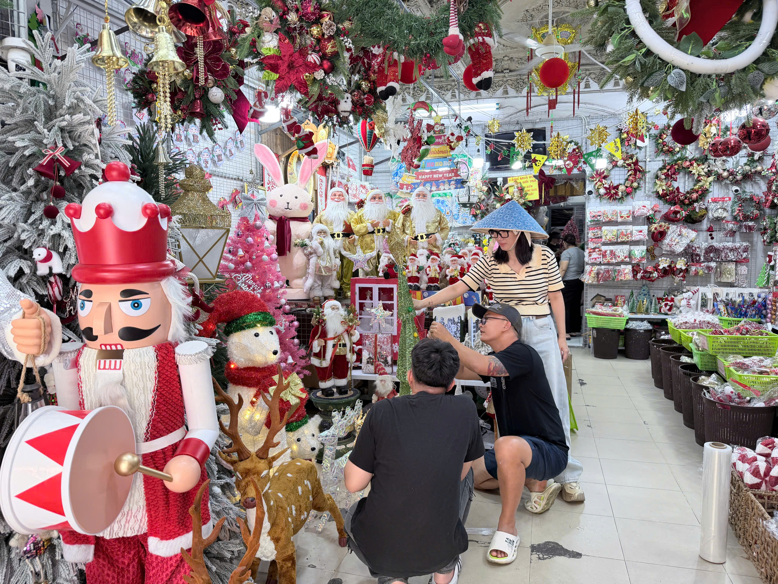 TP. Hồ Chí Minh: Thủ phủ đồ trang trí Noel ảm đạm, sức mua giảm