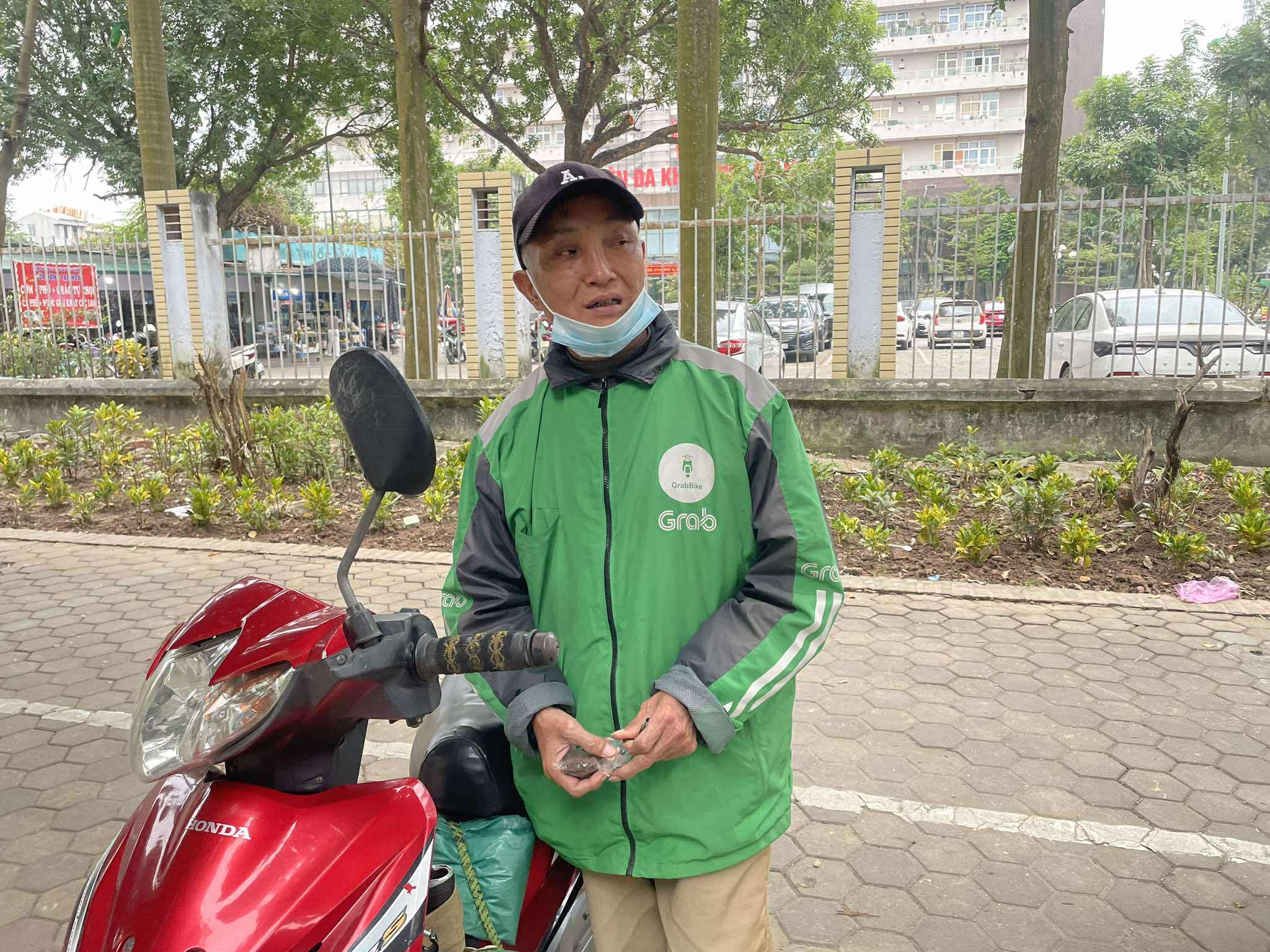 Hà Nội cấm xe xăng: Lao động tự do sẵn sàng chuyển đổi nếu được hỗ trợ