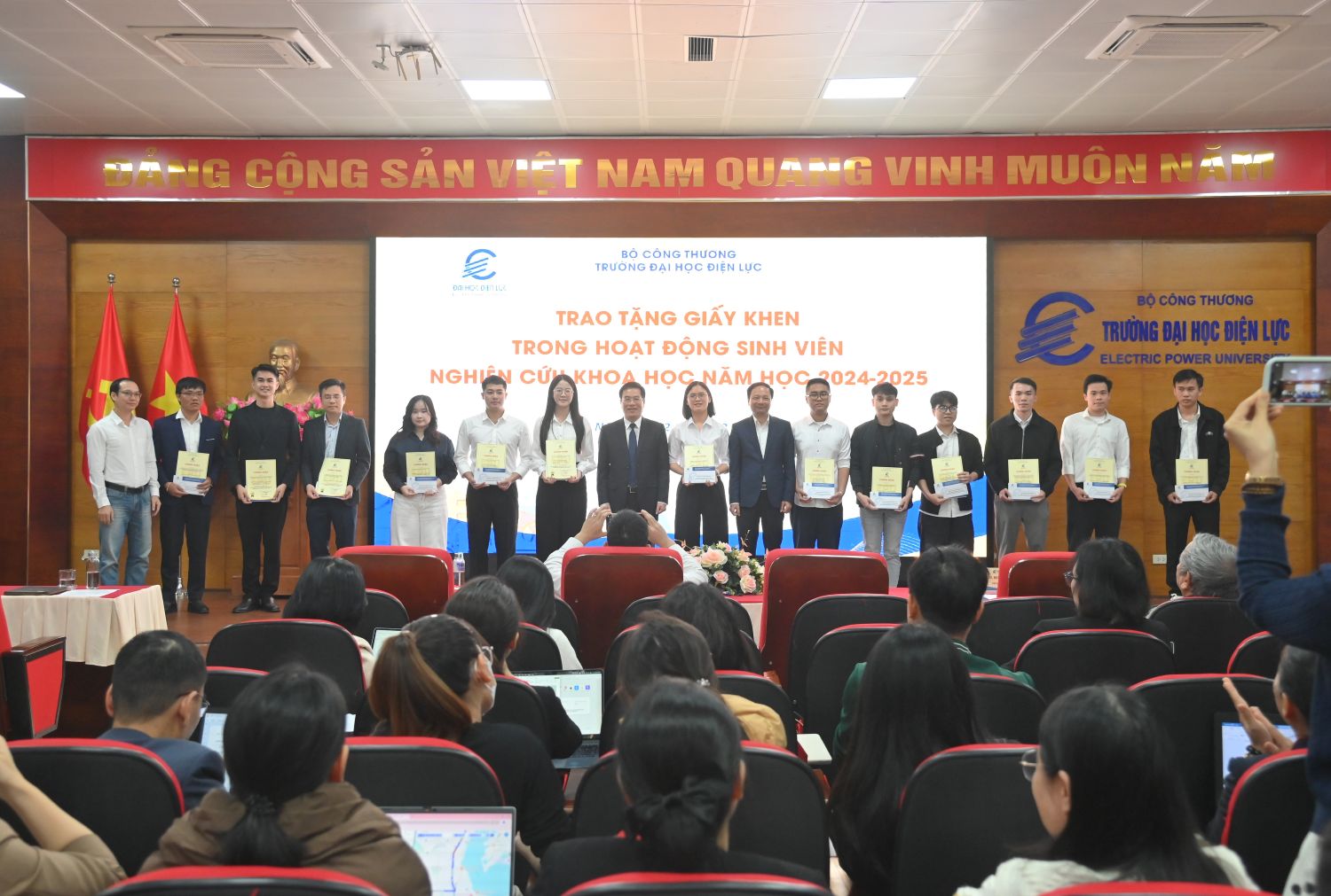 EPU thúc đẩy nghiên cứu khoa học, đổi mới sáng tạo trong sinh viên