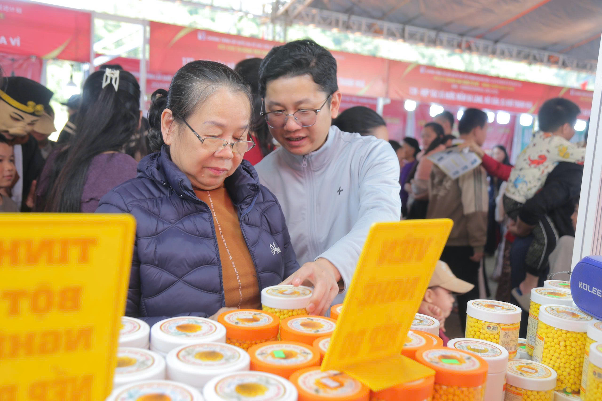 Tấp nập Hội chợ Thương mại quốc tế Việt - Trung