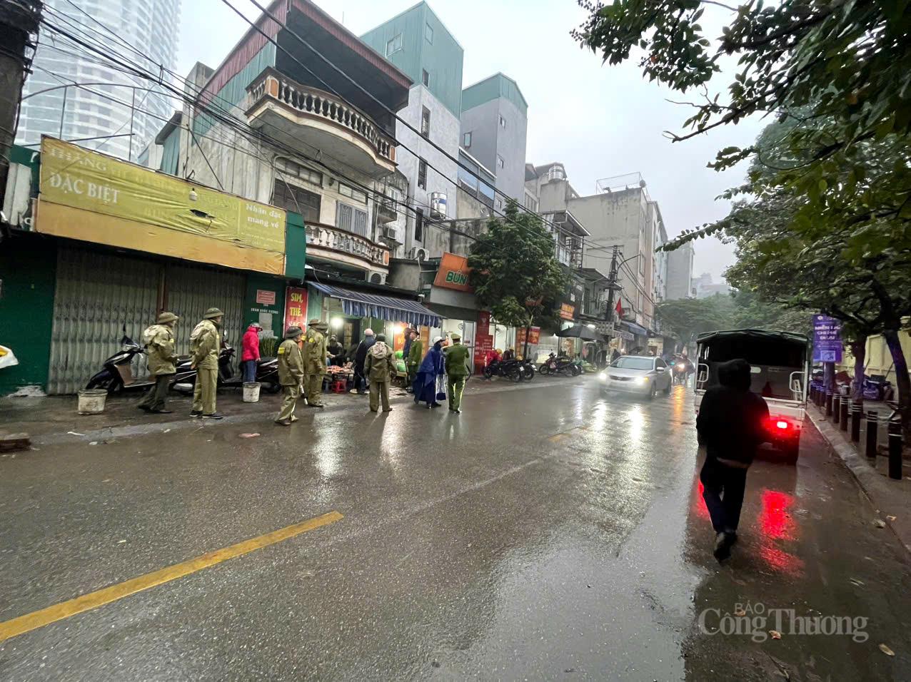 Chùm ảnh: Hà Nội đồng loạt ra quân giành lại vỉa hè