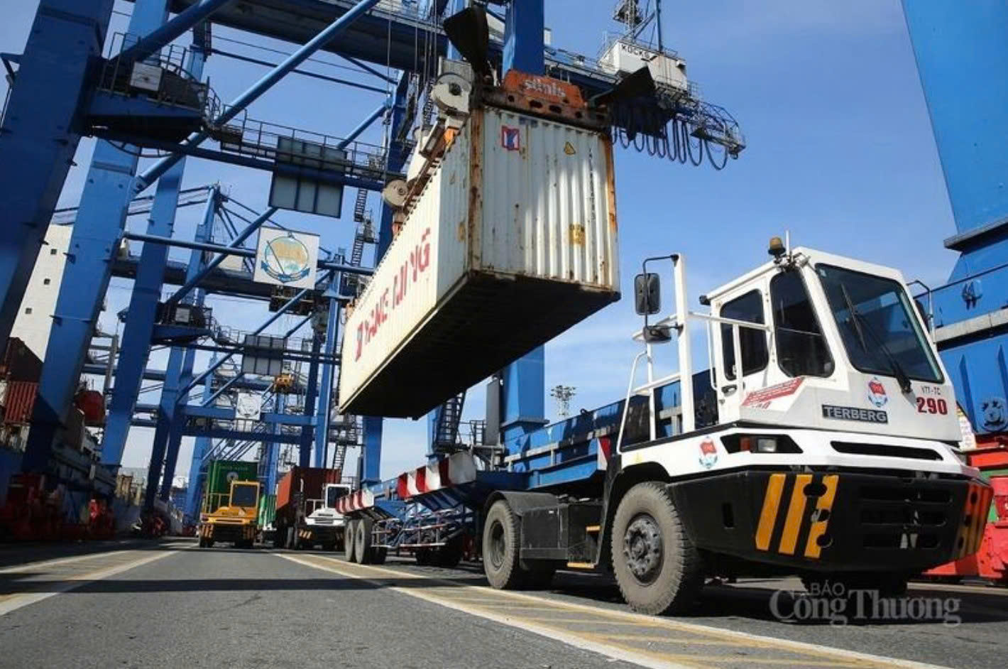 Hoàn thiện quy định xuất xứ hàng hóa, bảo vệ uy tín hàng Việt