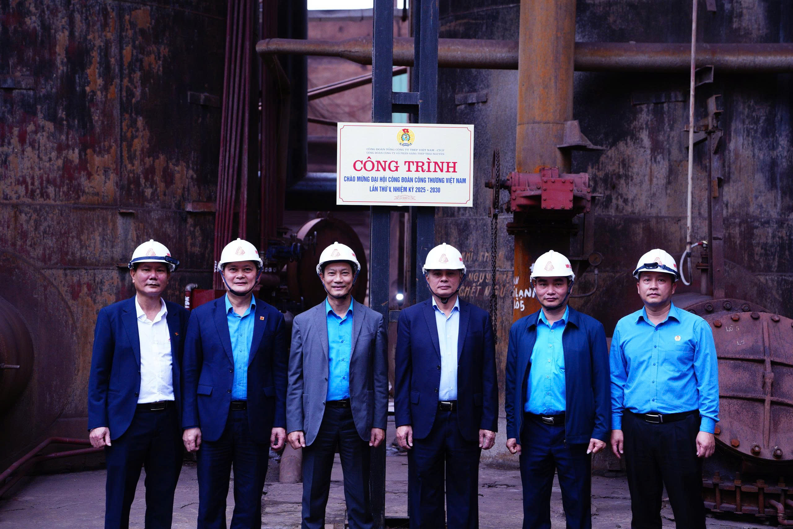 Công đoàn Công Thương Việt Nam dự lễ gắn biển công trình tại Gang thép Thái Nguyên