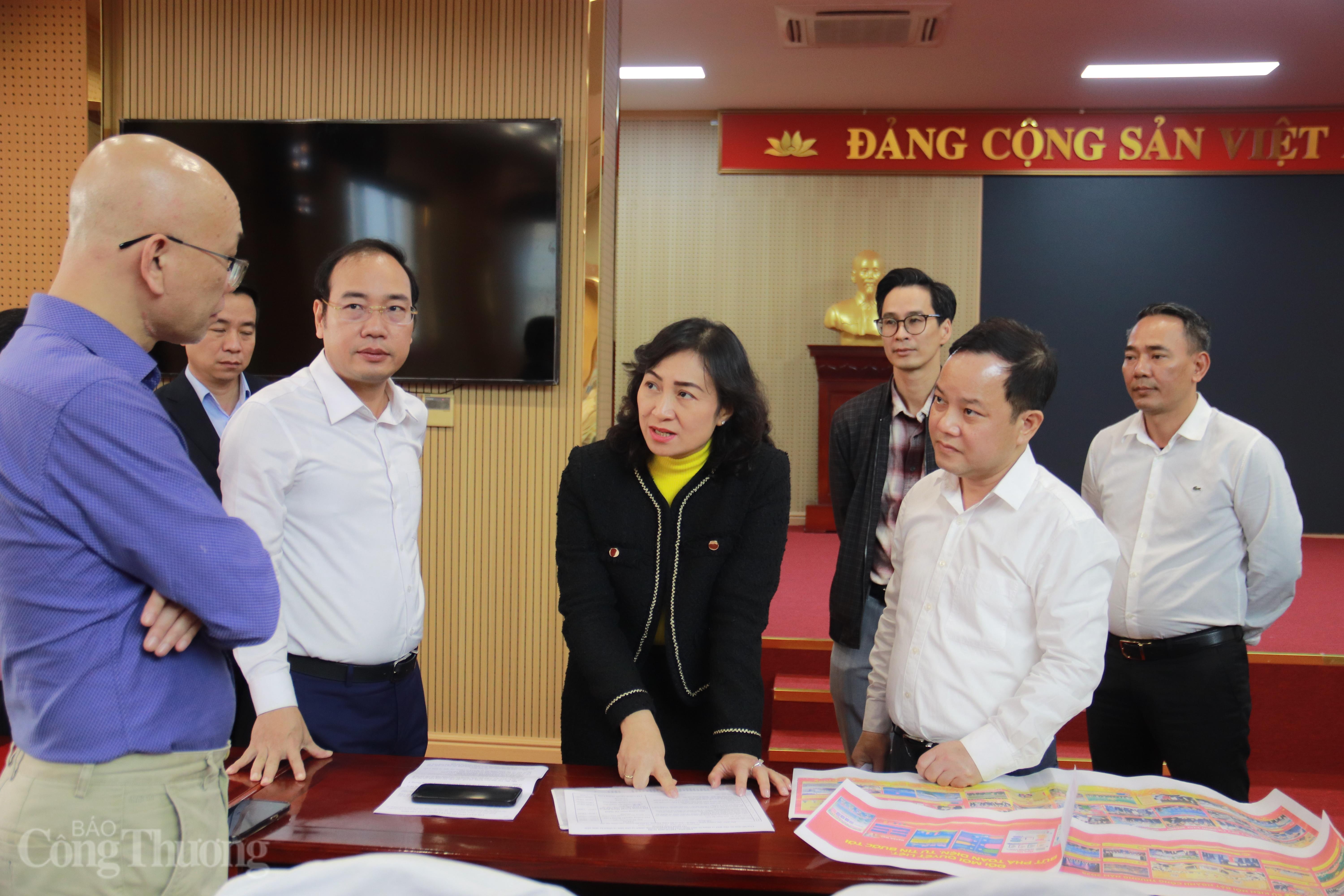 Thứ trưởng Phan Thị Thắng kiểm tra công tác chuẩn bị hội nghị tổng kết Bộ Công Thương năm 2025