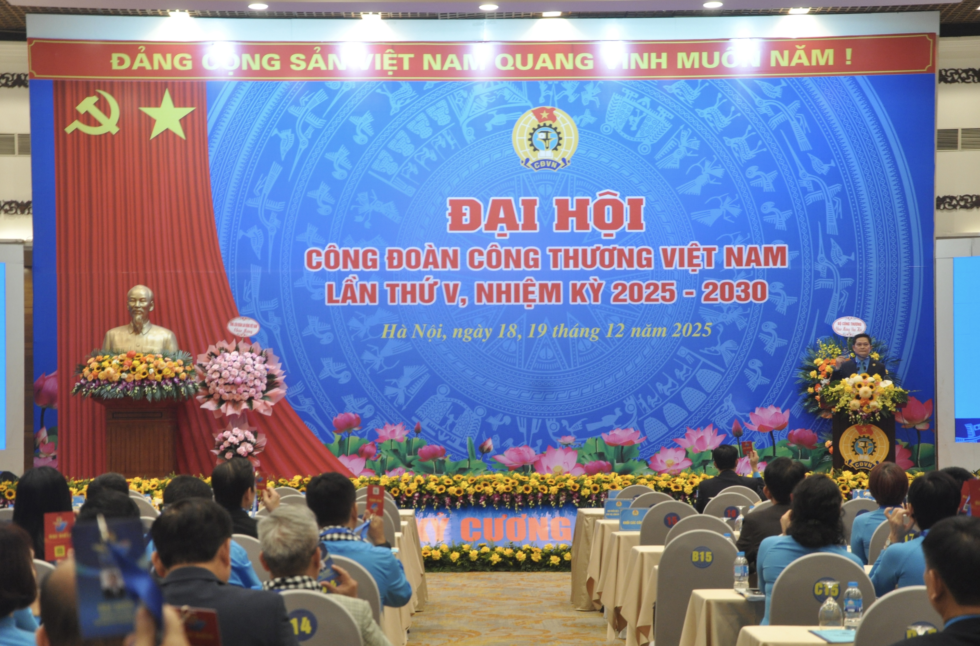 Chùm ảnh: Đại hội Công đoàn Công Thương Việt Nam lần thứ V  