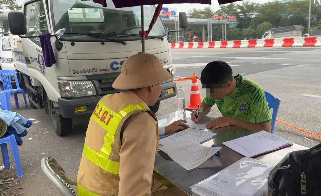 Xử phạt nhiều lái xe vi phạm an toàn vận tải hành khách