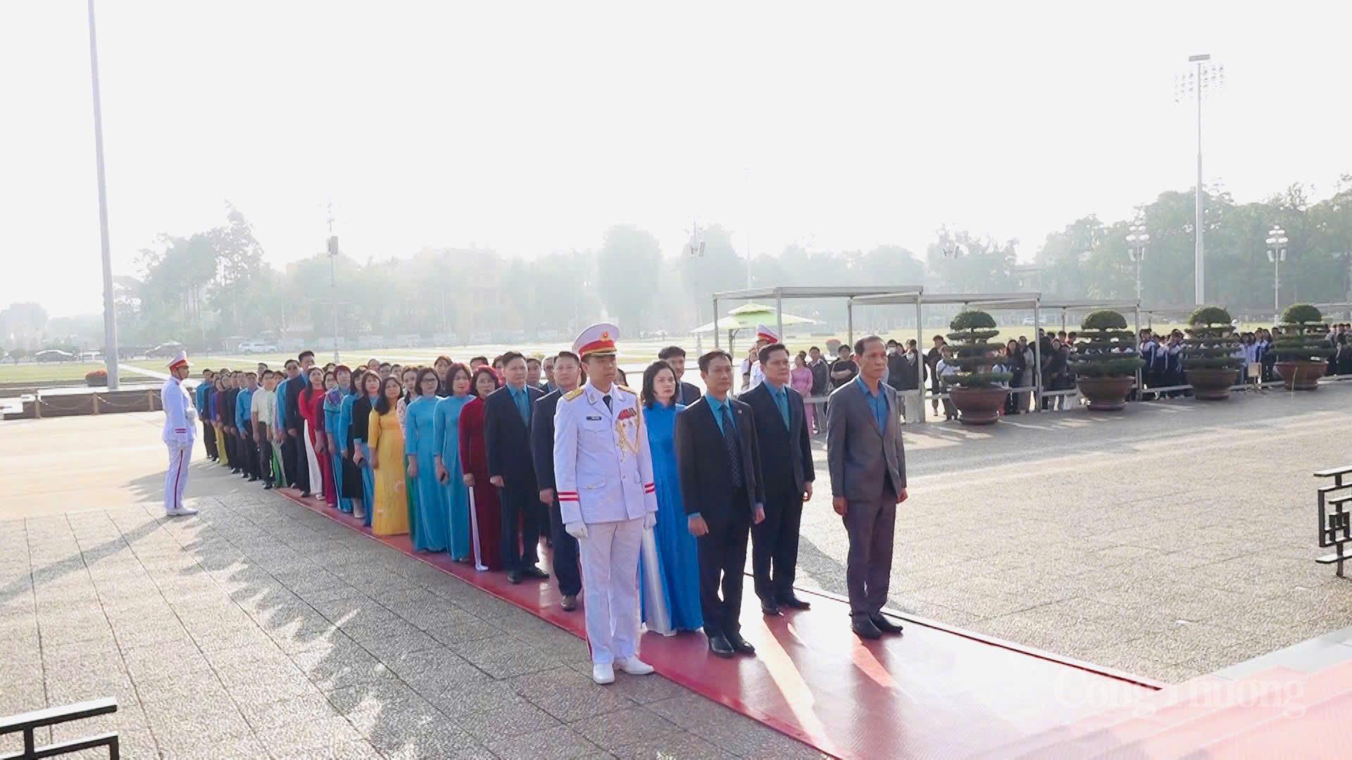 Công đoàn Công Thương Việt Nam báo công dâng Bác 