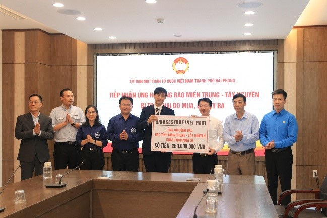Bridgestone Việt Nam hỗ trợ người dân bị ảnh hưởng lũ lụt