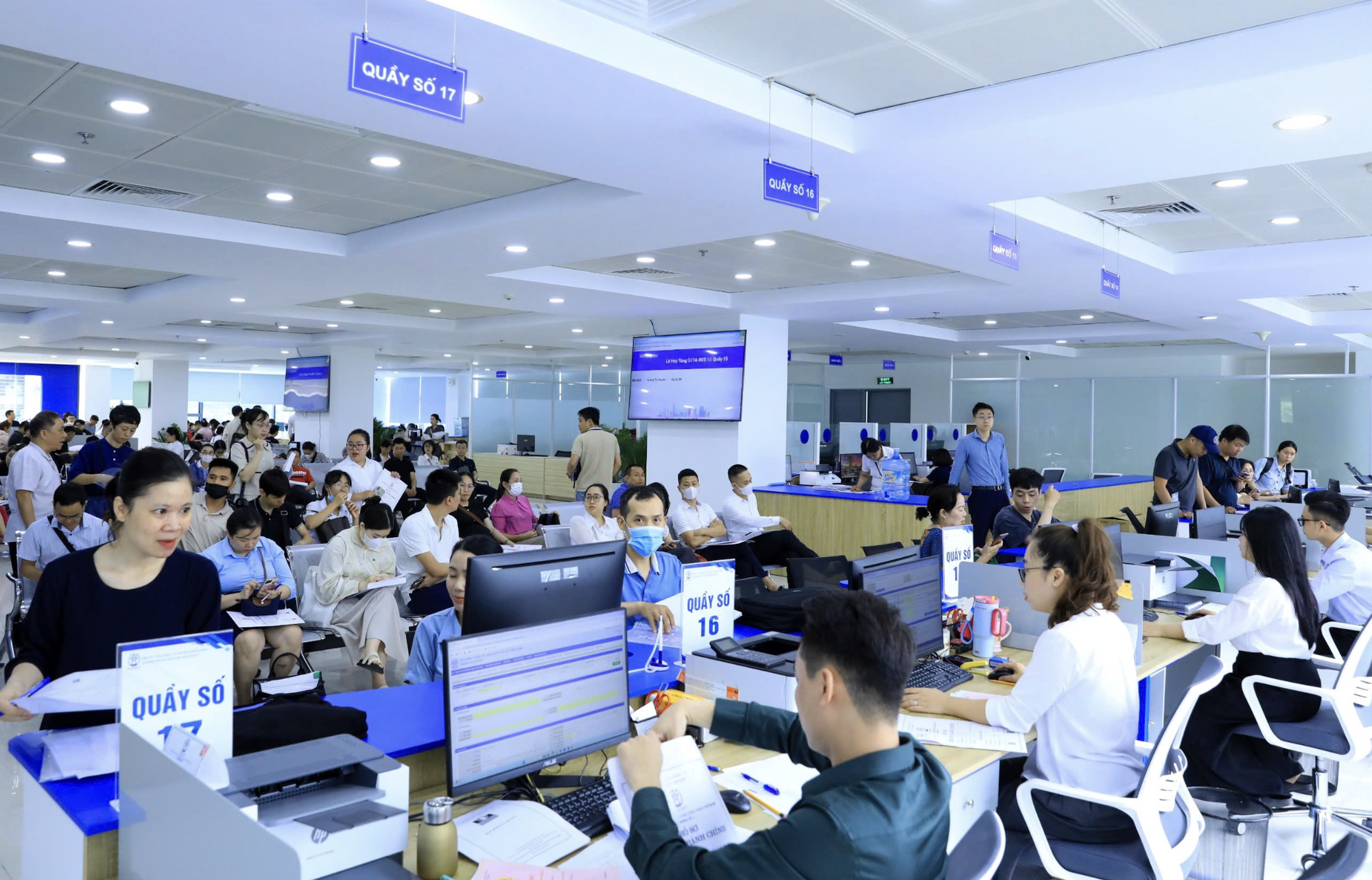 Thủ tướng nhắc 16 địa phương chậm về thủ tục hành chính phi địa giới