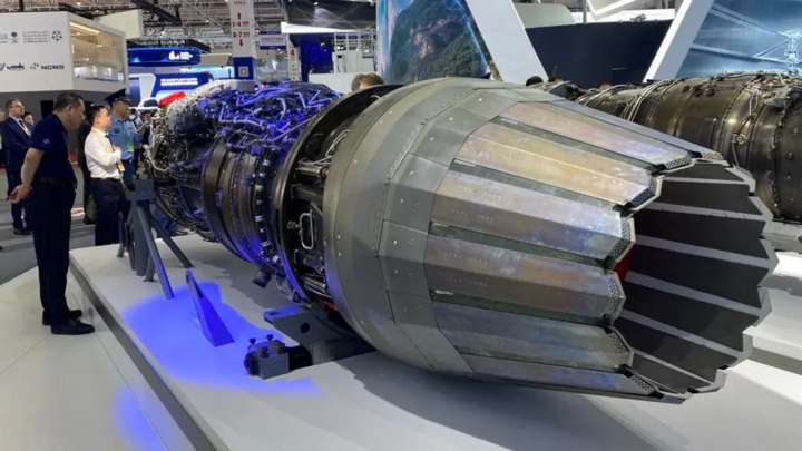 Su-57 thực hiện chuyến bay thử đầu tiên với động cơ phản lực mới