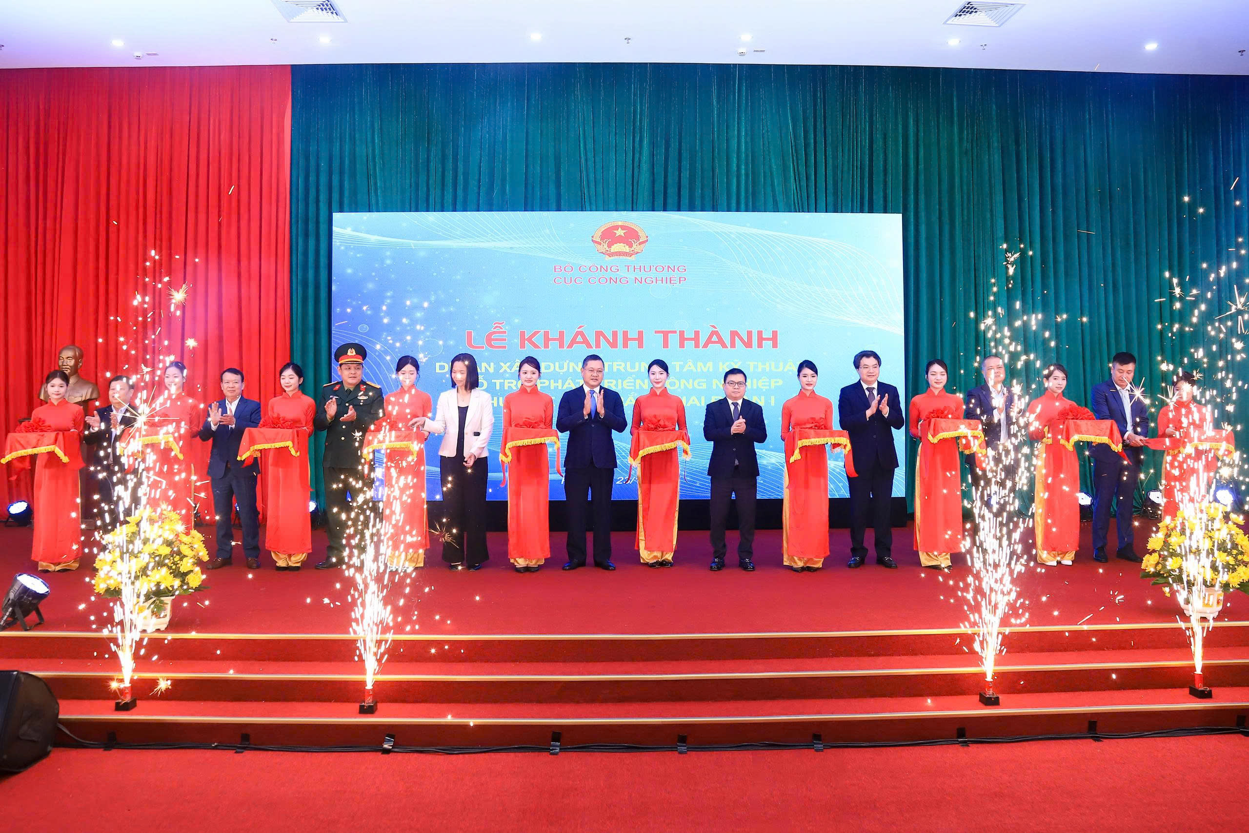 Khánh thành Trung tâm kỹ thuật hỗ trợ phát triển công nghiệp phía Bắc